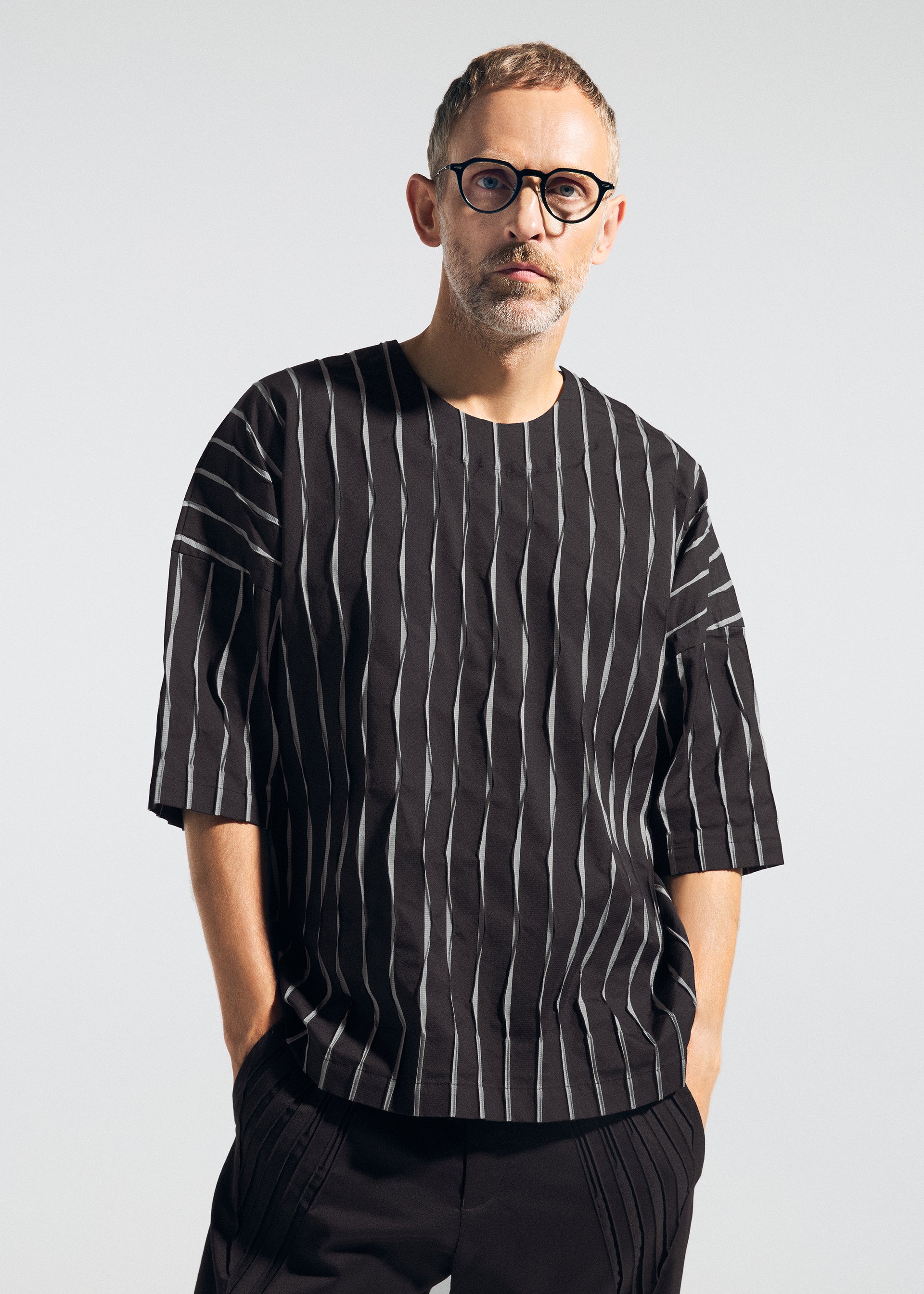 Issey Miyake Type-W 011 top černošedá pruhovaný