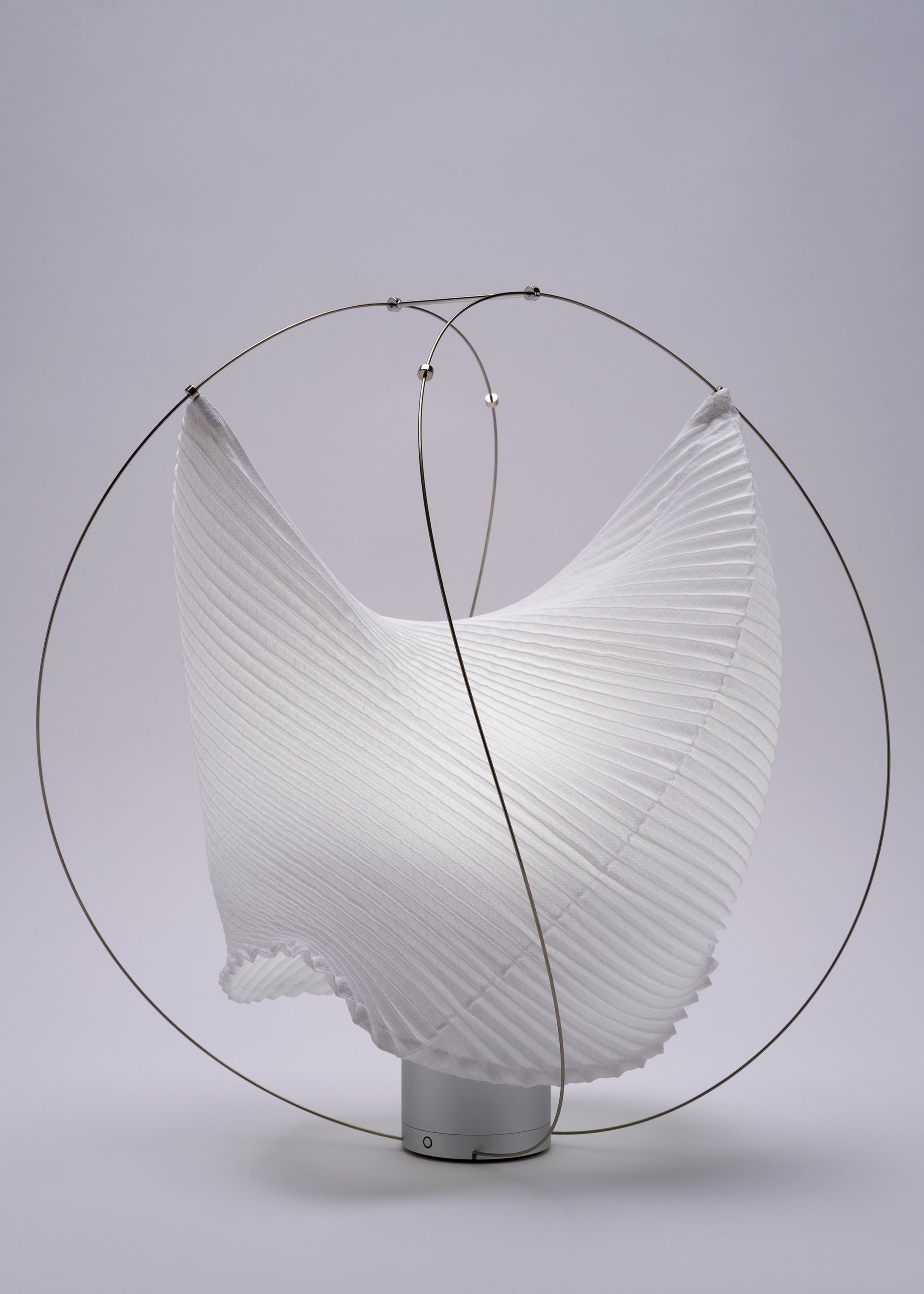 Issey Miyake Type-XIII Atelier Oi O Series lampa bílá