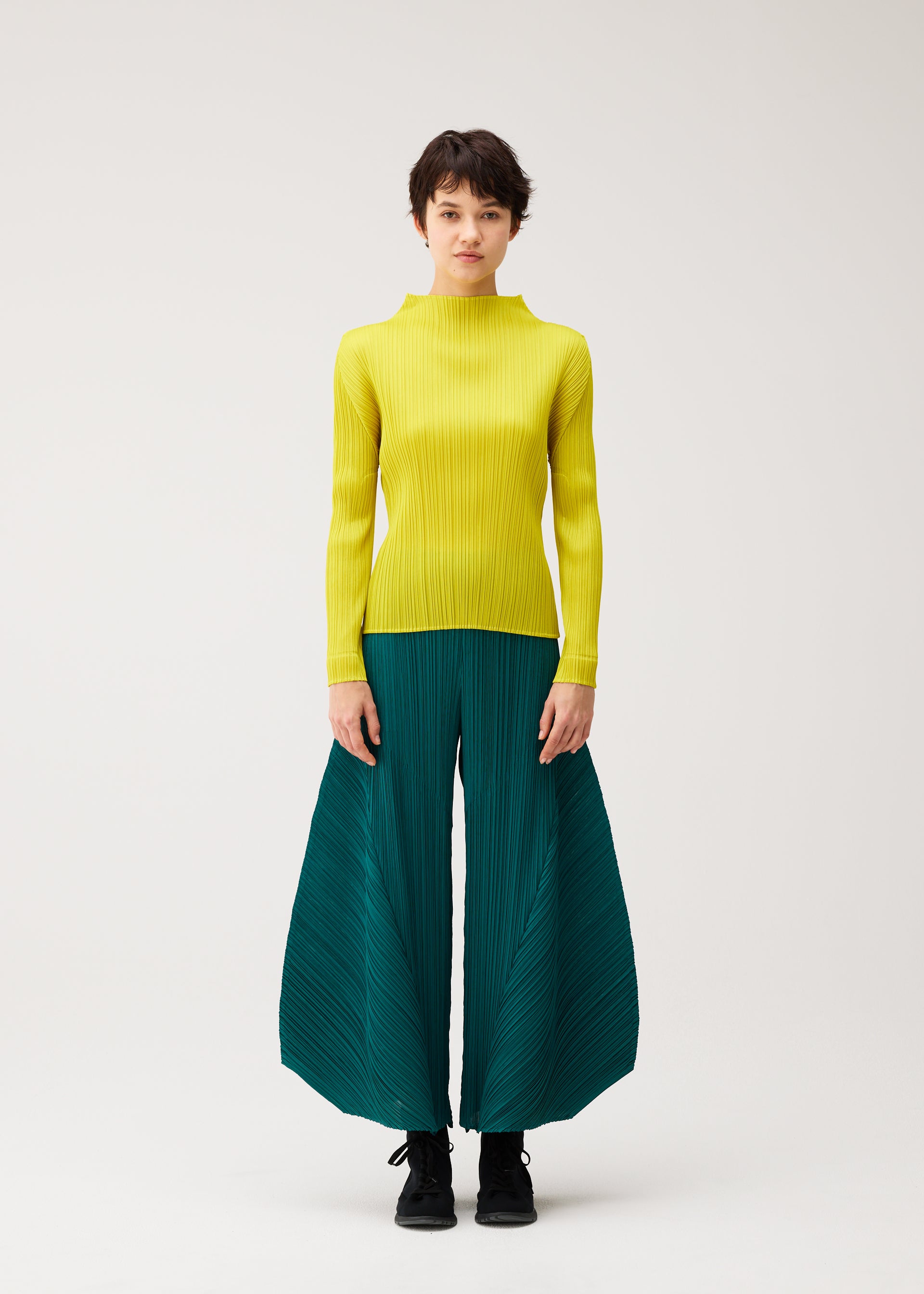 Issey Miyake Monthly Colors October plisované kalhoty ash beige
