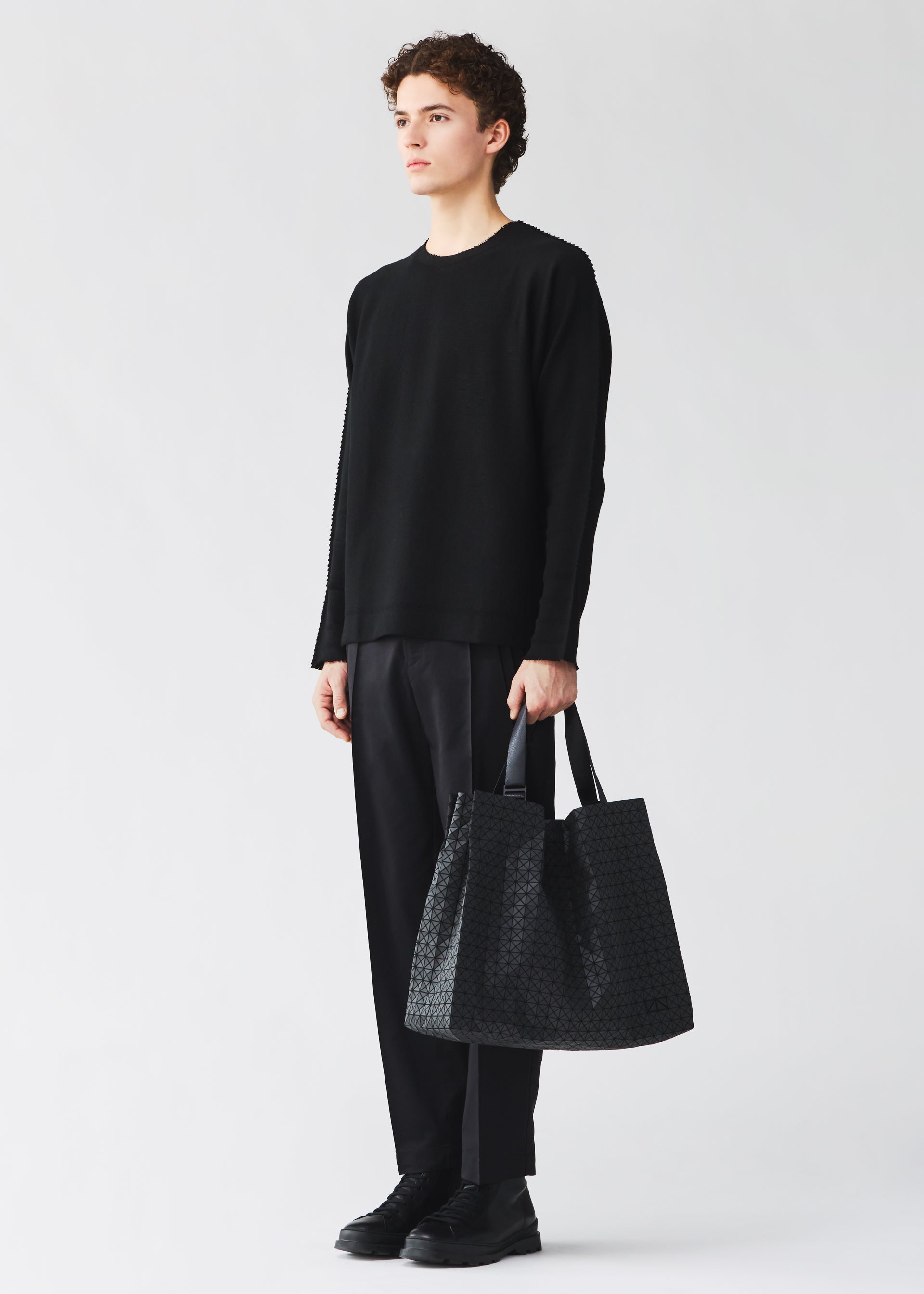 Issey Miyake Cart tote matně černá na notebook