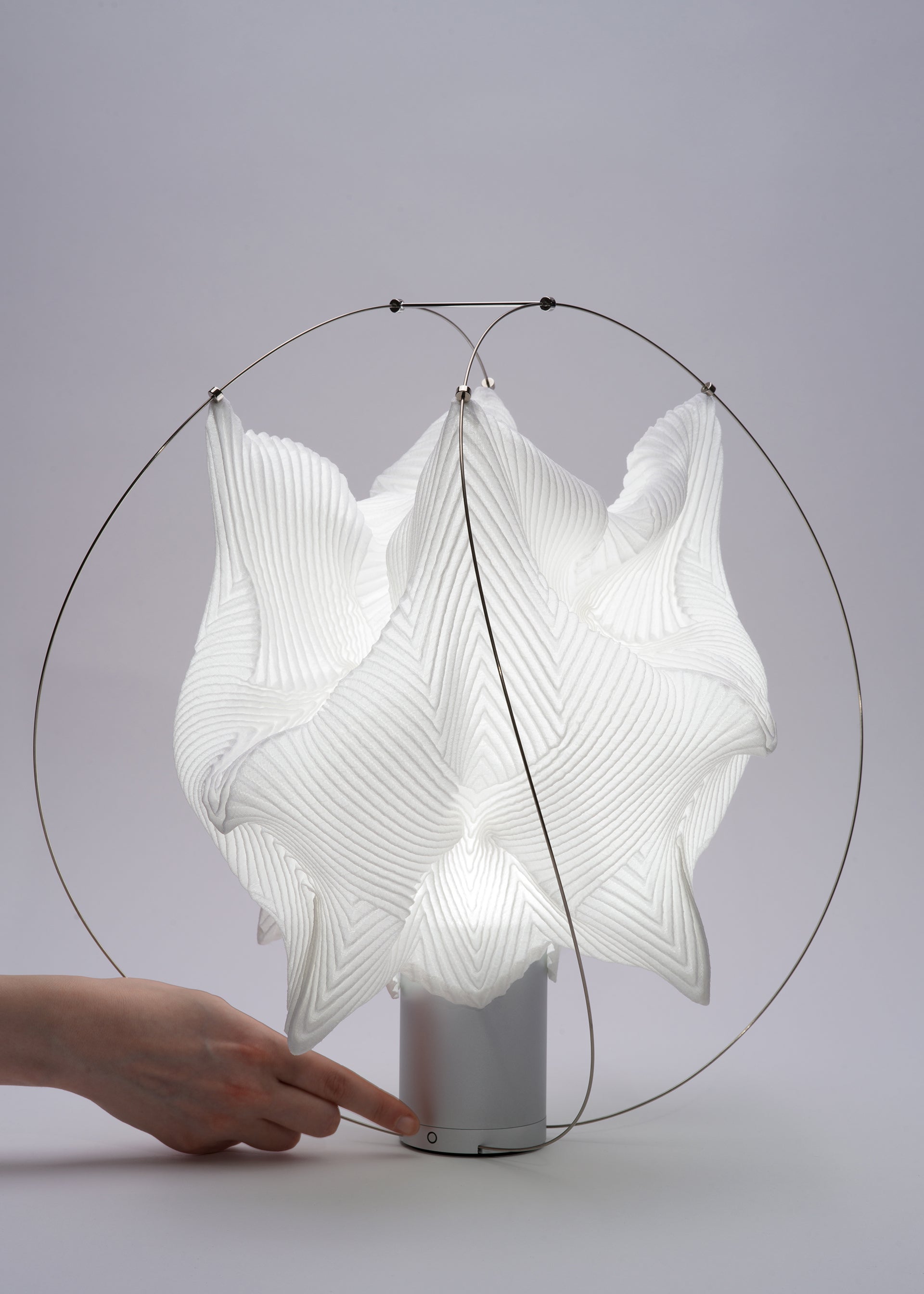Issey Miyake Type-XIII O Series lampa bílá přenosná