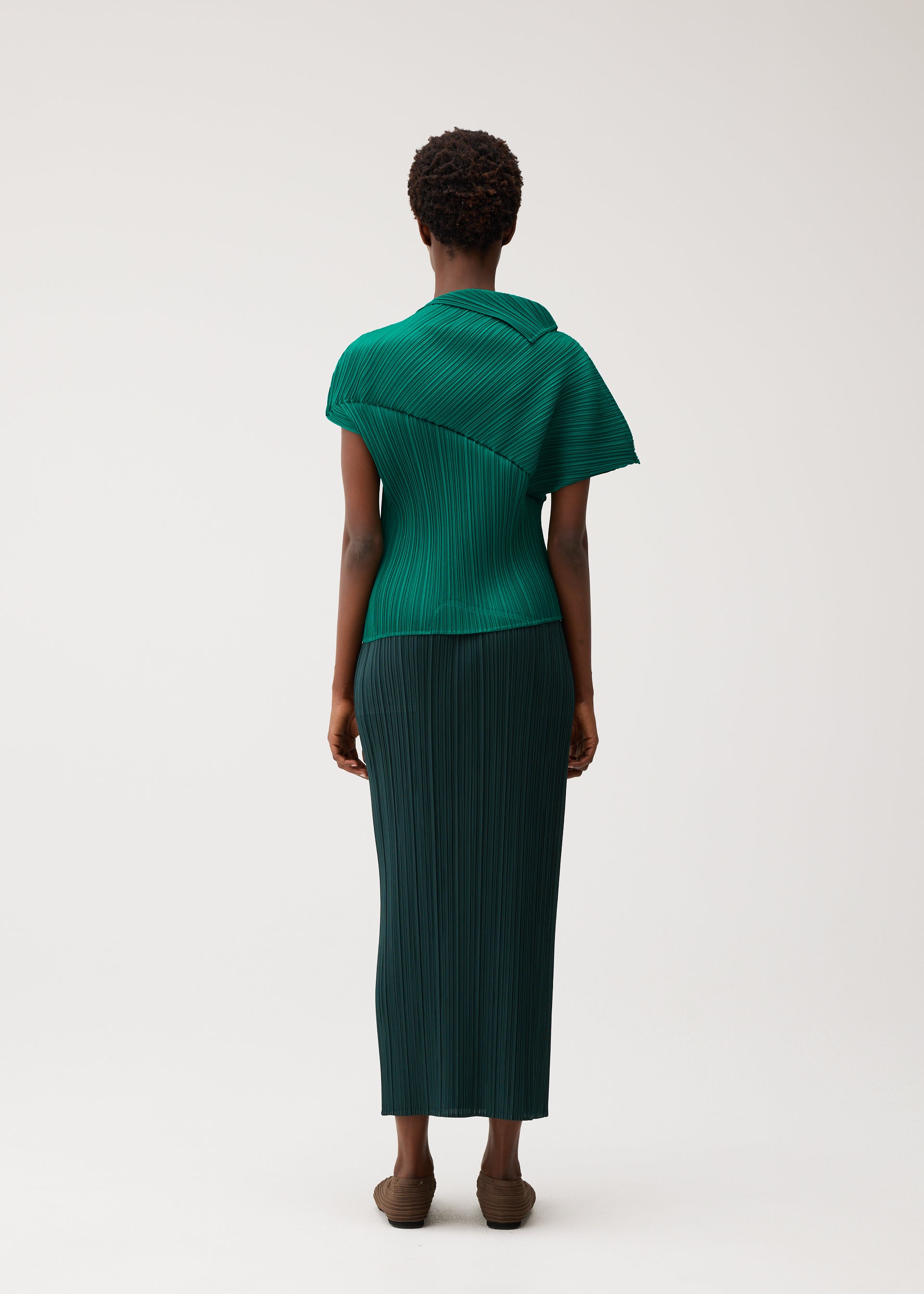 Issey Miyake Leap asymetrický top černý