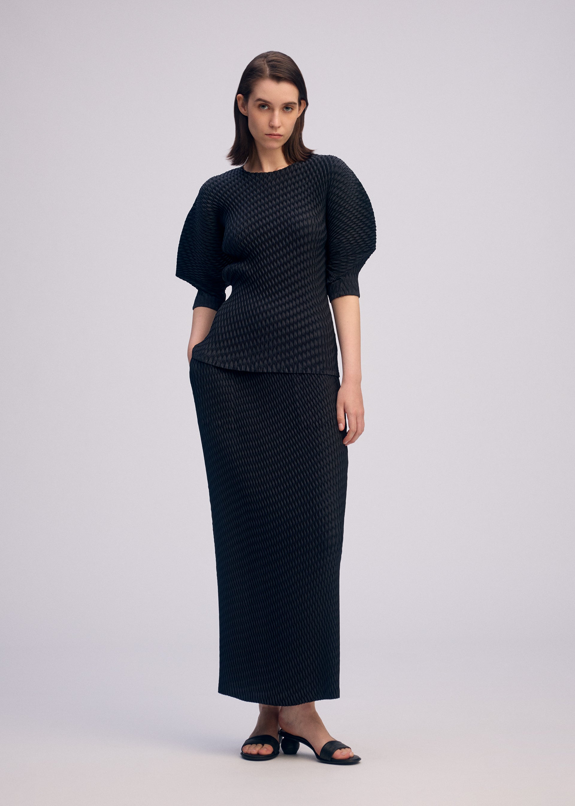 Issey Miyake Sleek Pleats IM61FJ609 top černý vel. 2 saténový