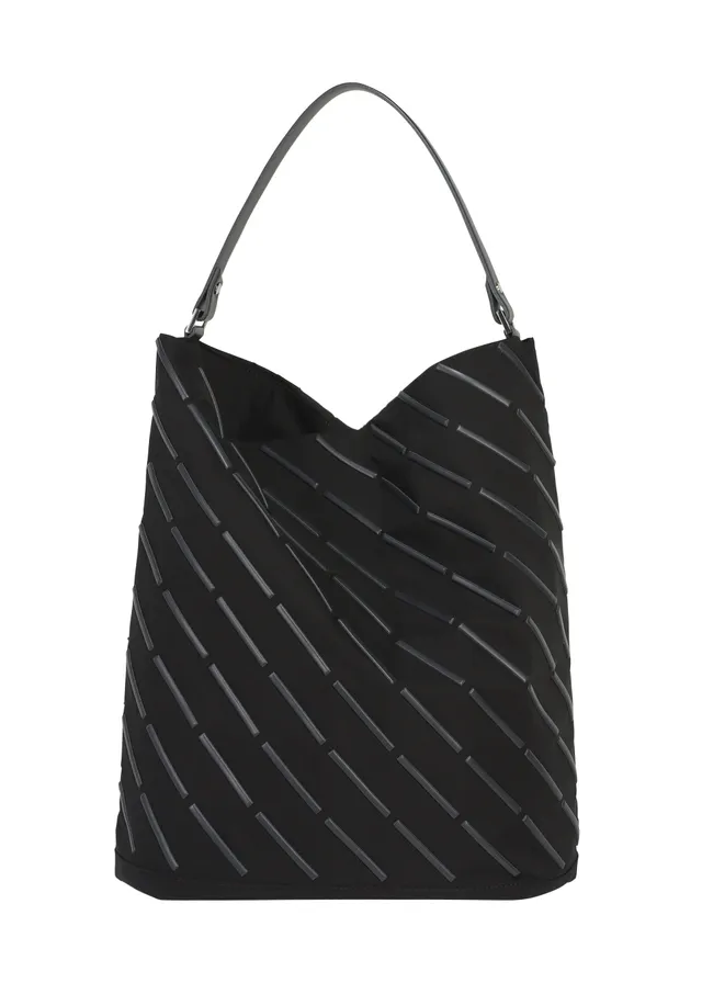Issey Miyake Line Bag PP64303 kabelka černá vzor linie