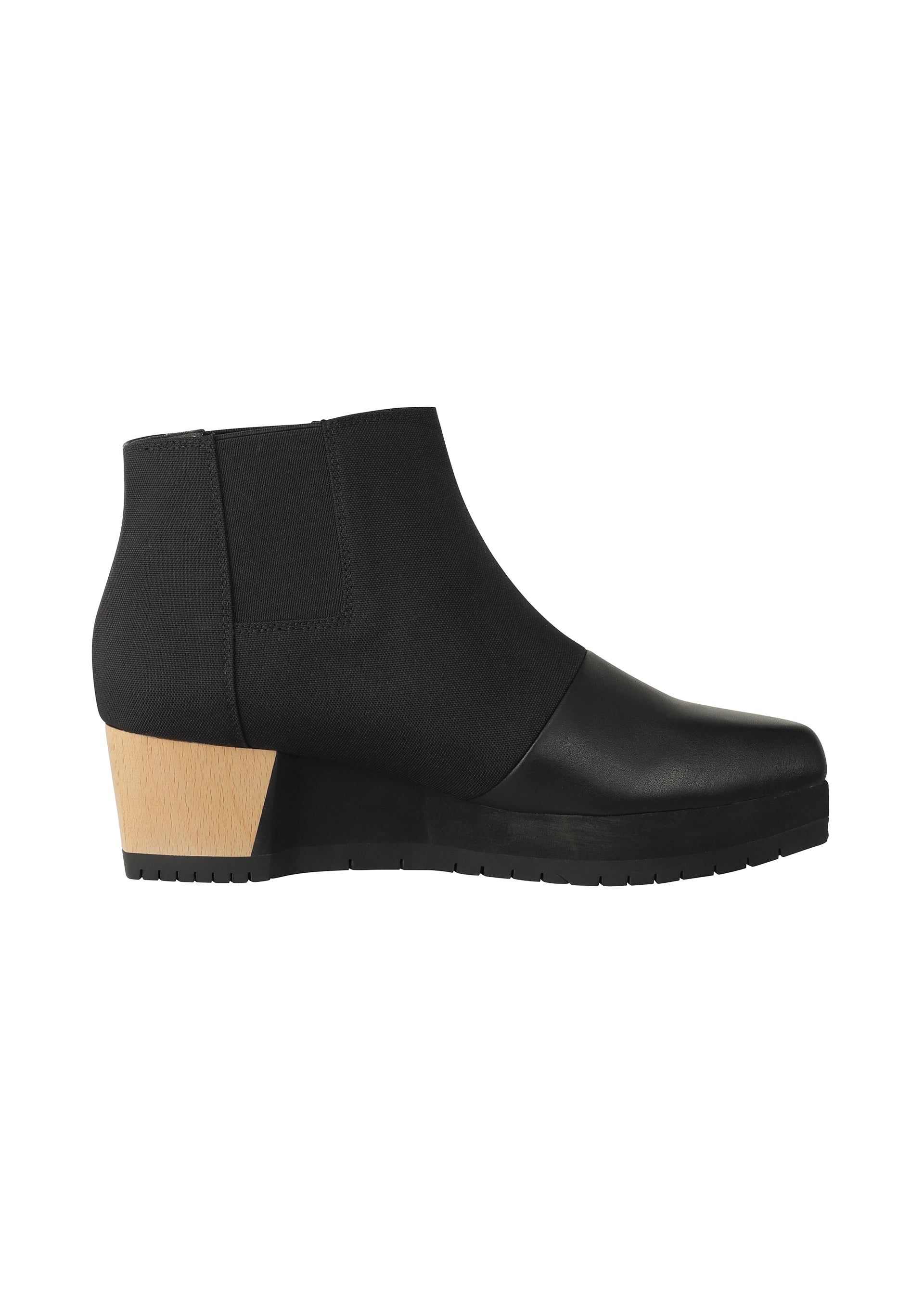 132 5. Issey Miyake Shoes 2 kotníková obuv černá 24,0