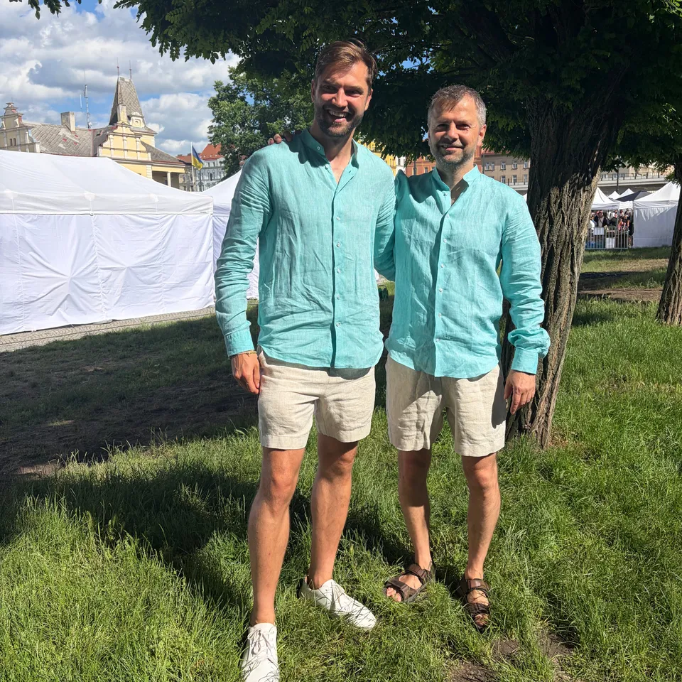 Košile od Uhlíře len světle zelená košile stojáček