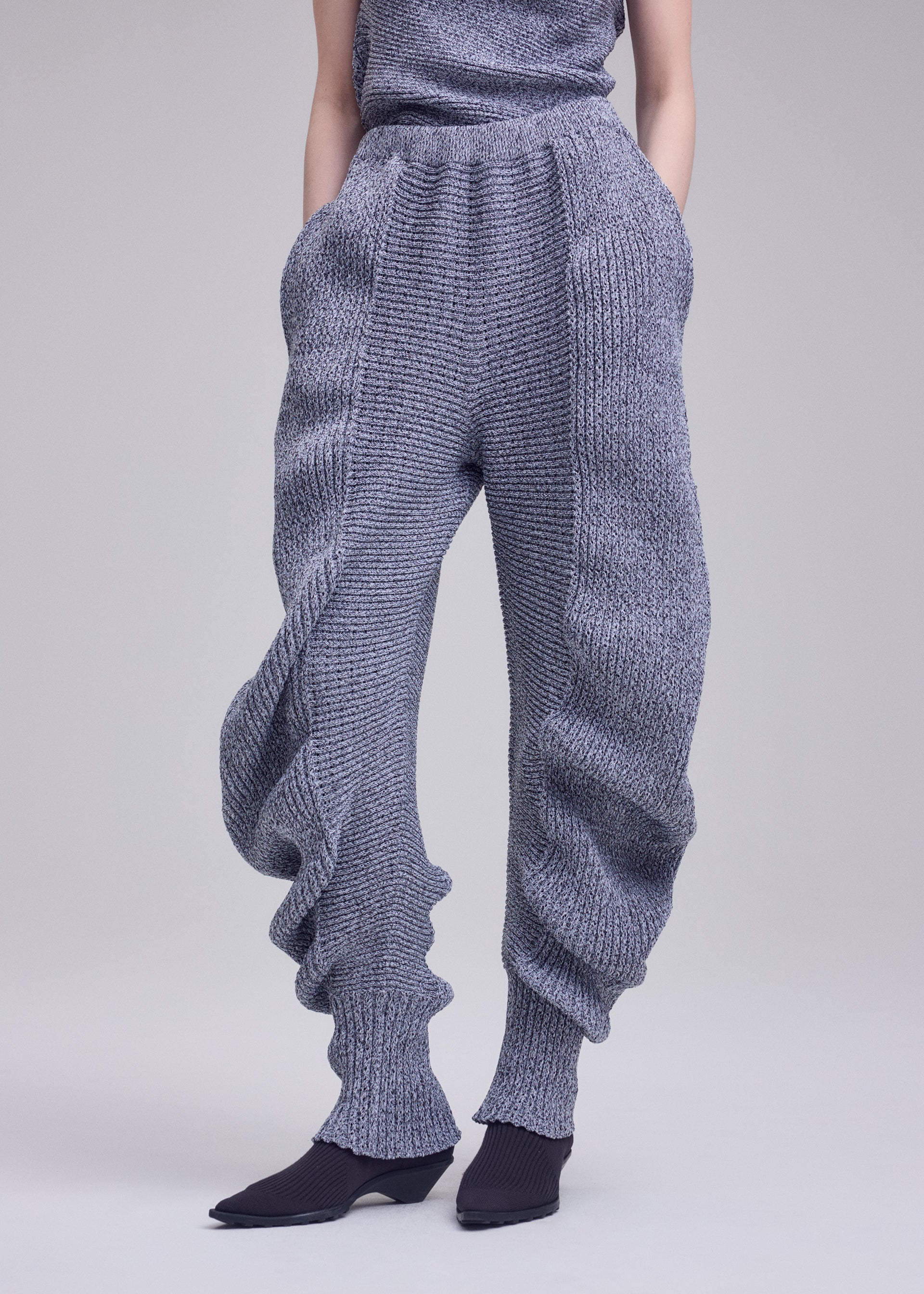 Issey Miyake Found Stone kalhoty smetanová vel. 2 pletené