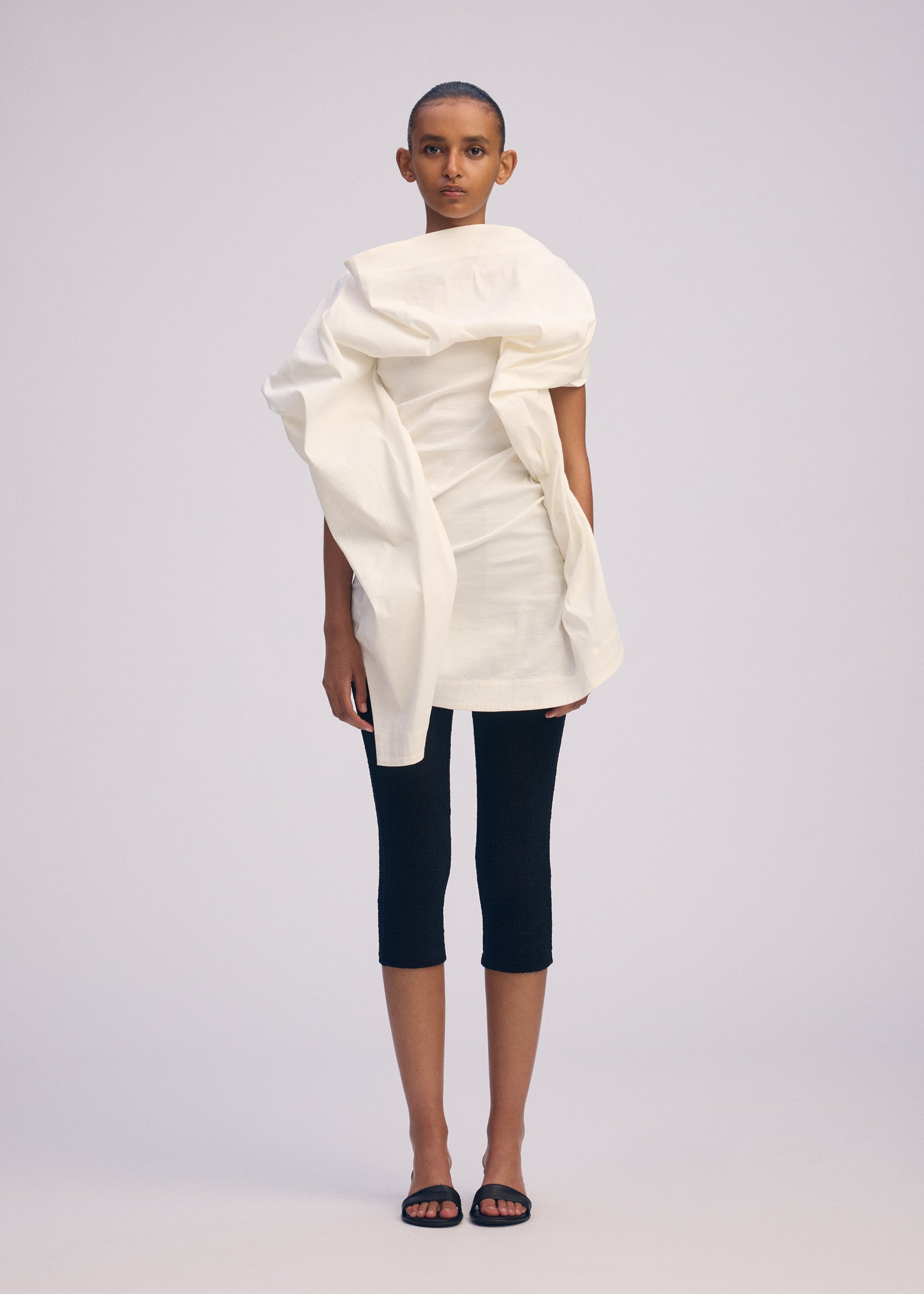 Issey Miyake Concealed top bílý vel. 2
