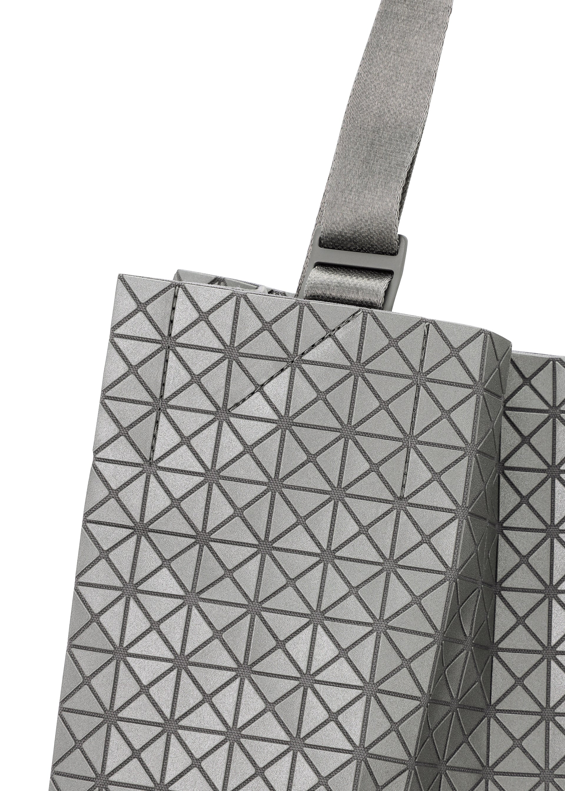 Issey Miyake Cart S Reflector tote kabelka silver na notebook
