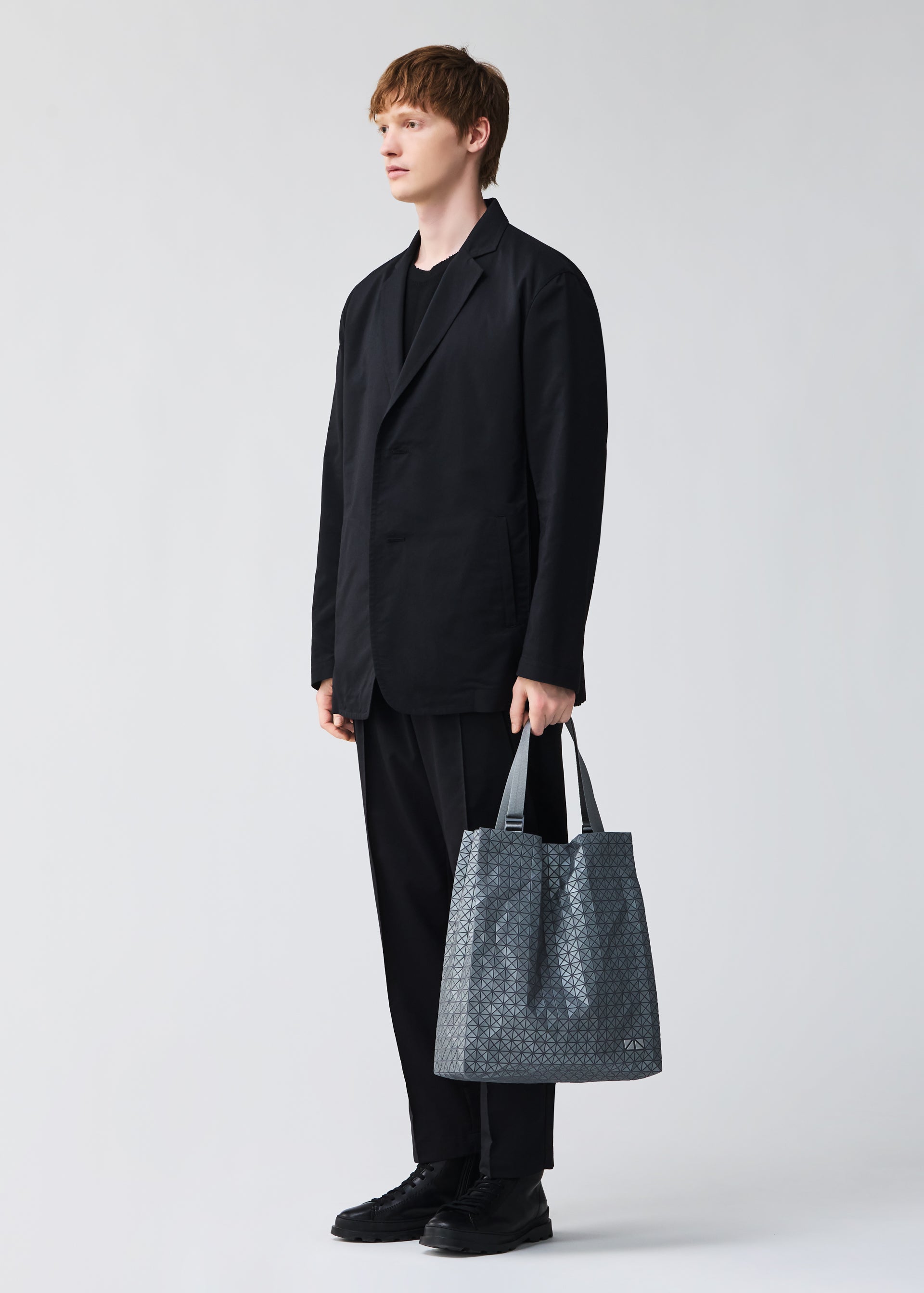 Issey Miyake Cart S Reflector tote kabelka silver na notebook