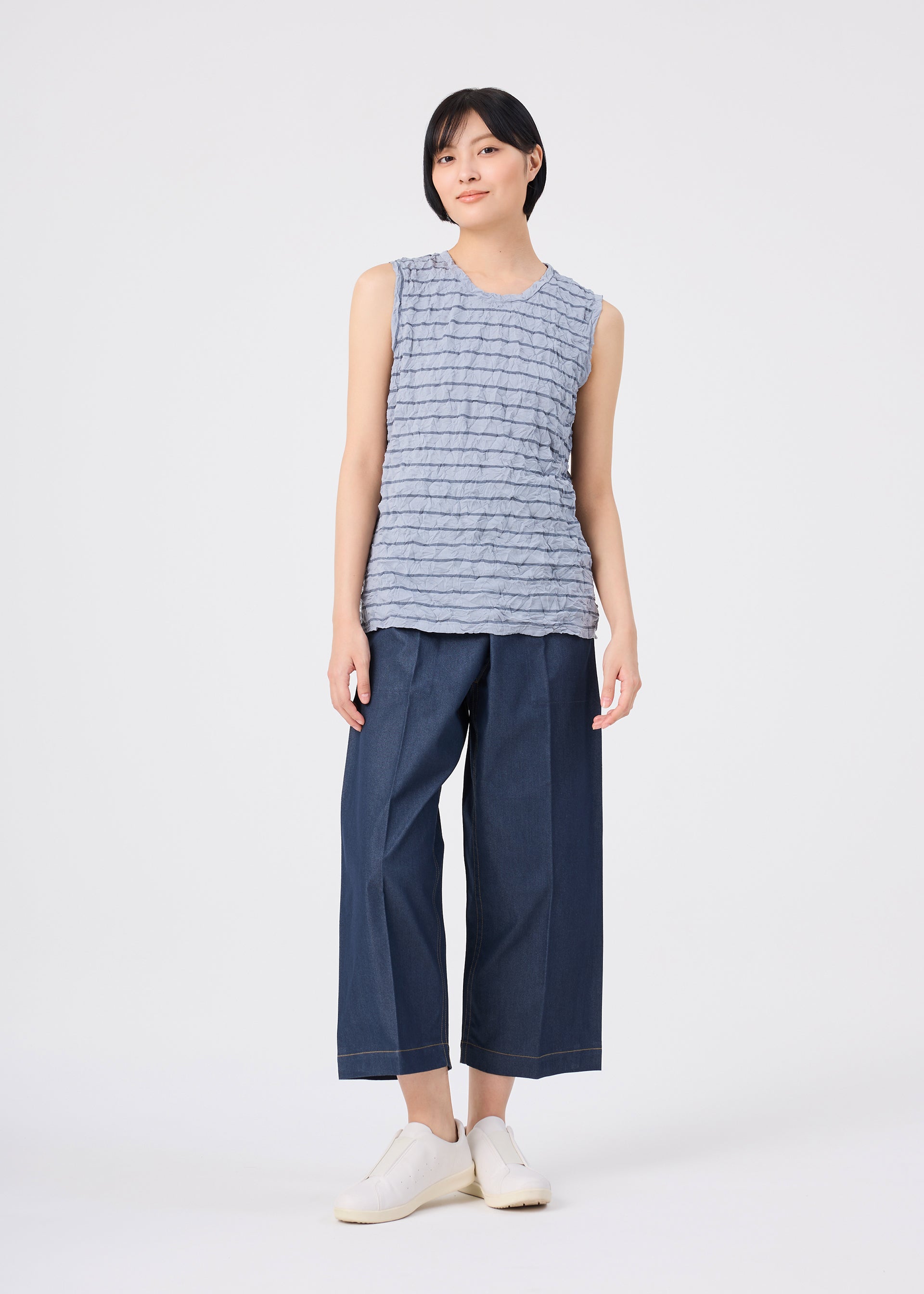 me ISSEY MIYAKE Stripe Meringue pruhovaný top šedý