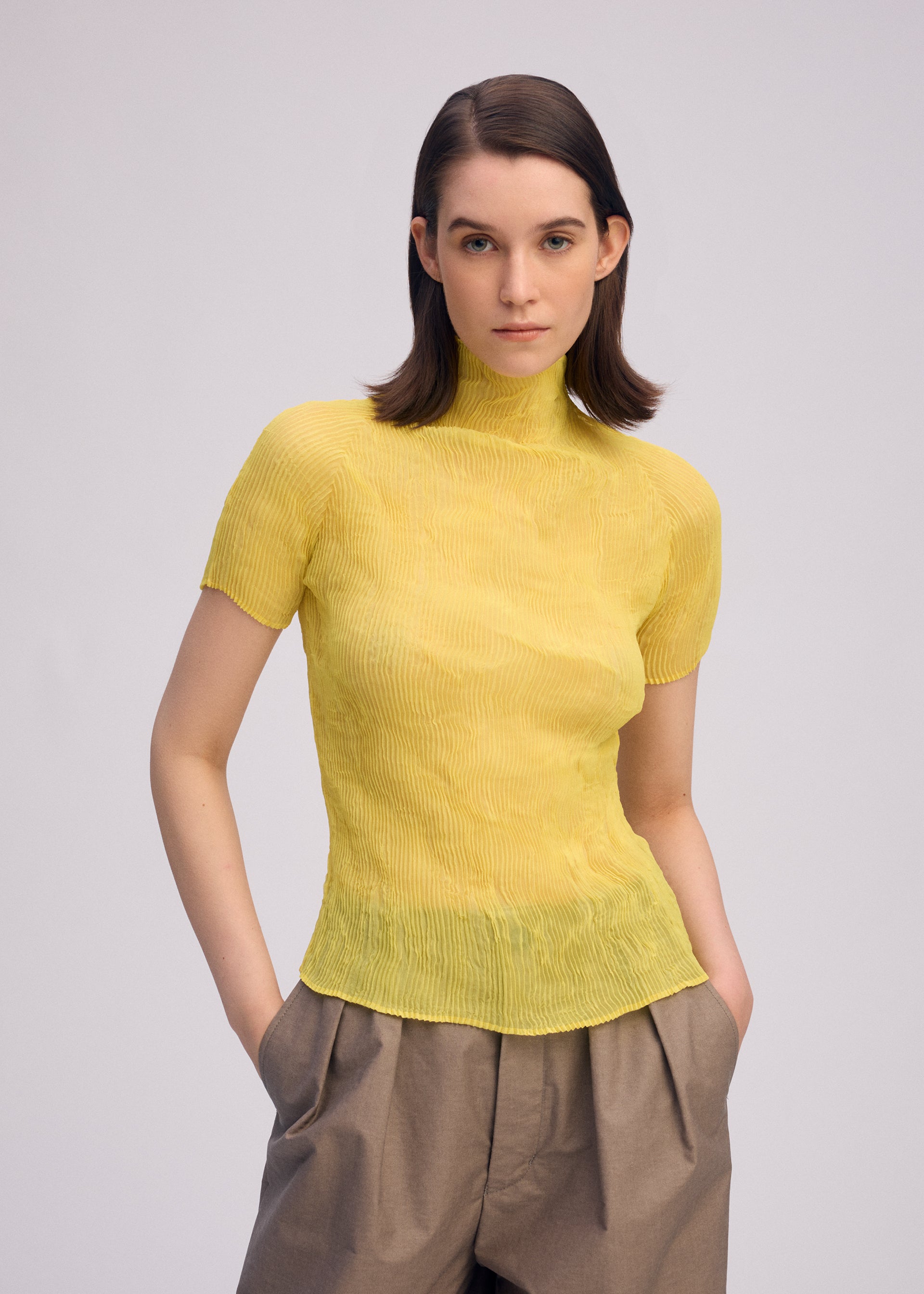 Issey Miyake Chiffon Twist 3 top světle šedý