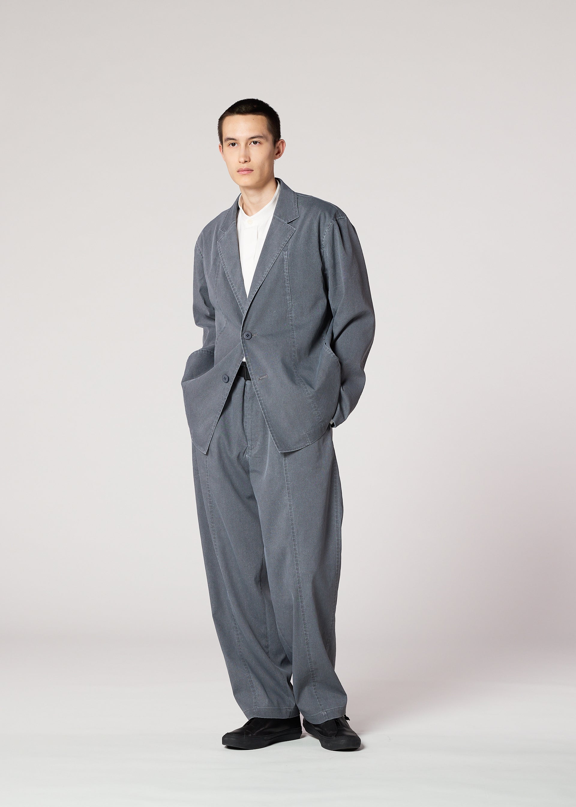 Issey Miyake Air Wash bunda šedá lehká