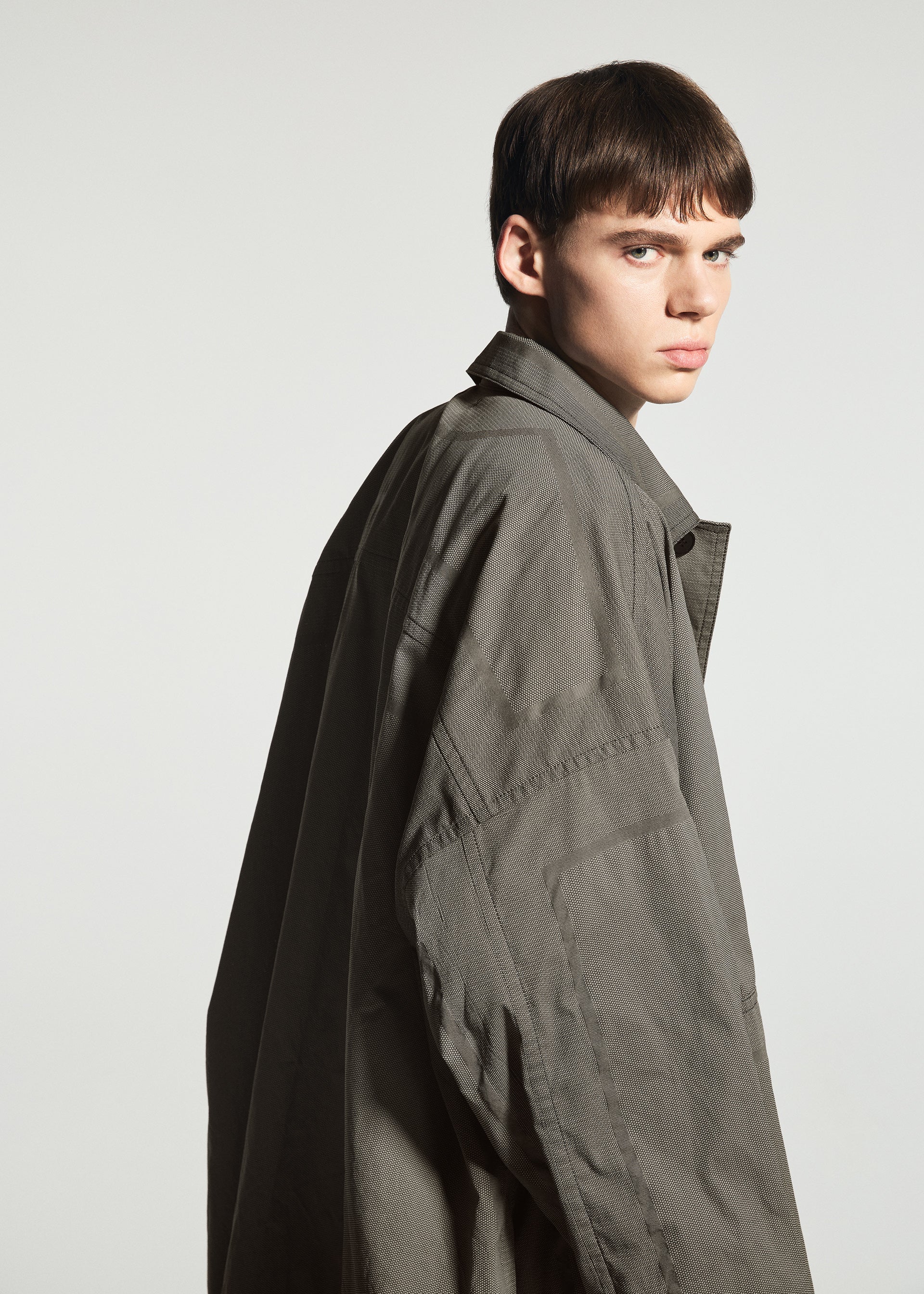 Issey Miyake Type-U 001-1 kabát tmavě šedá