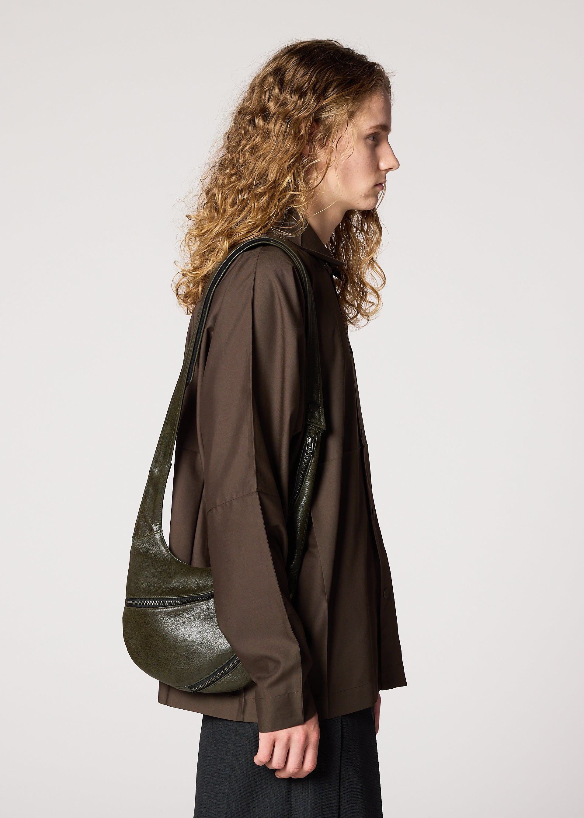 Issey Miyake IM Men Carved Leather Bag kožená kabelka šedá