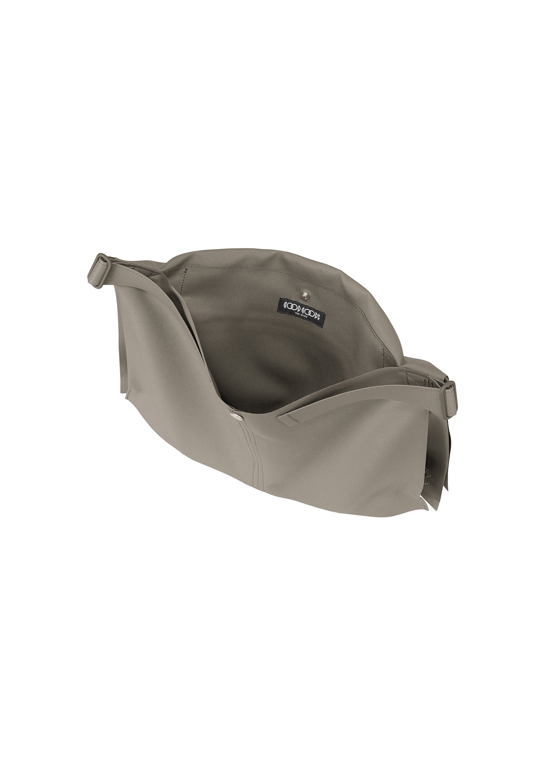 Issey Miyake Good Goods Roll kabelka přes rameno černá lehká