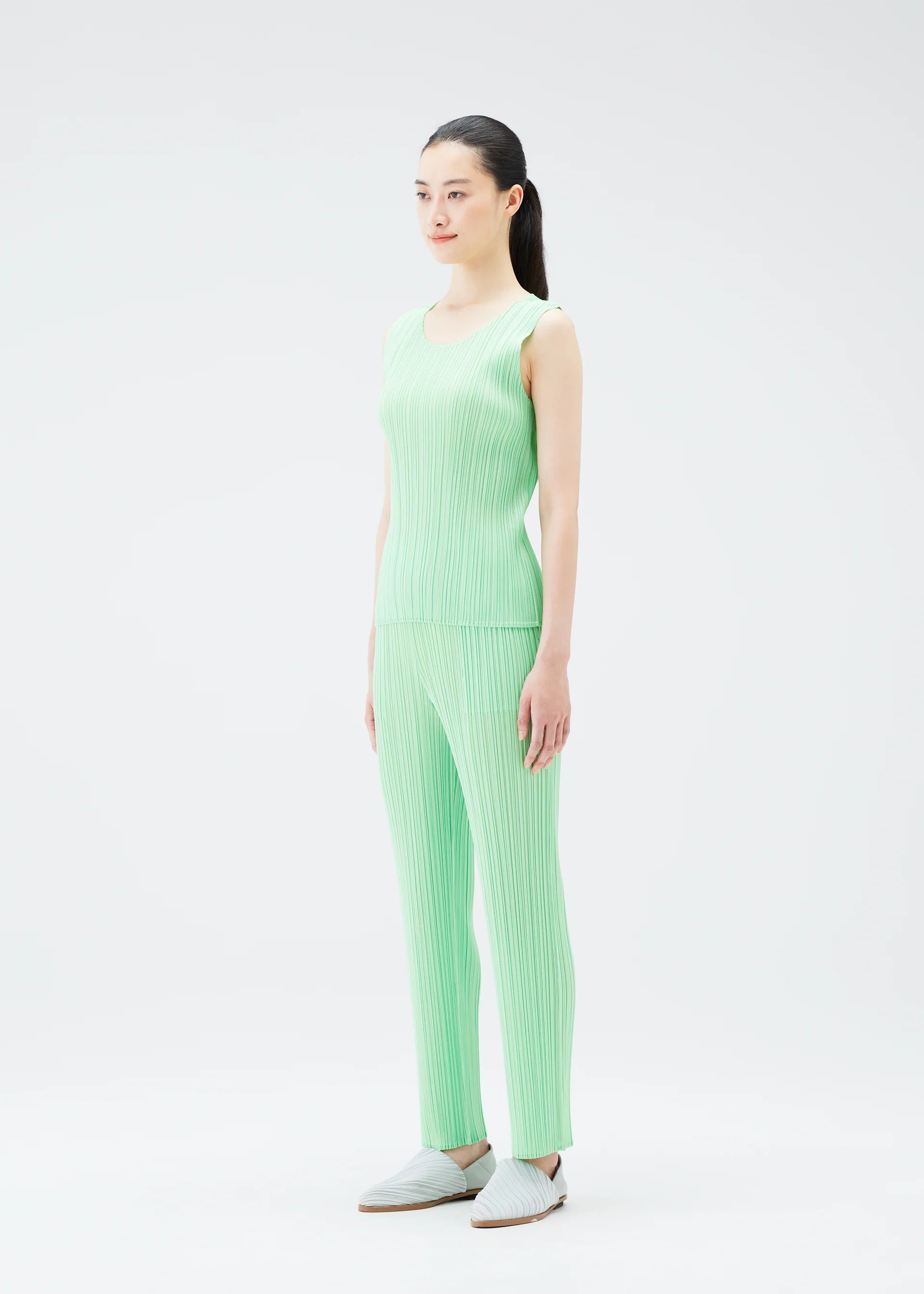 Issey Miyake Colorful Basics 4 top bez rukávů karmínový