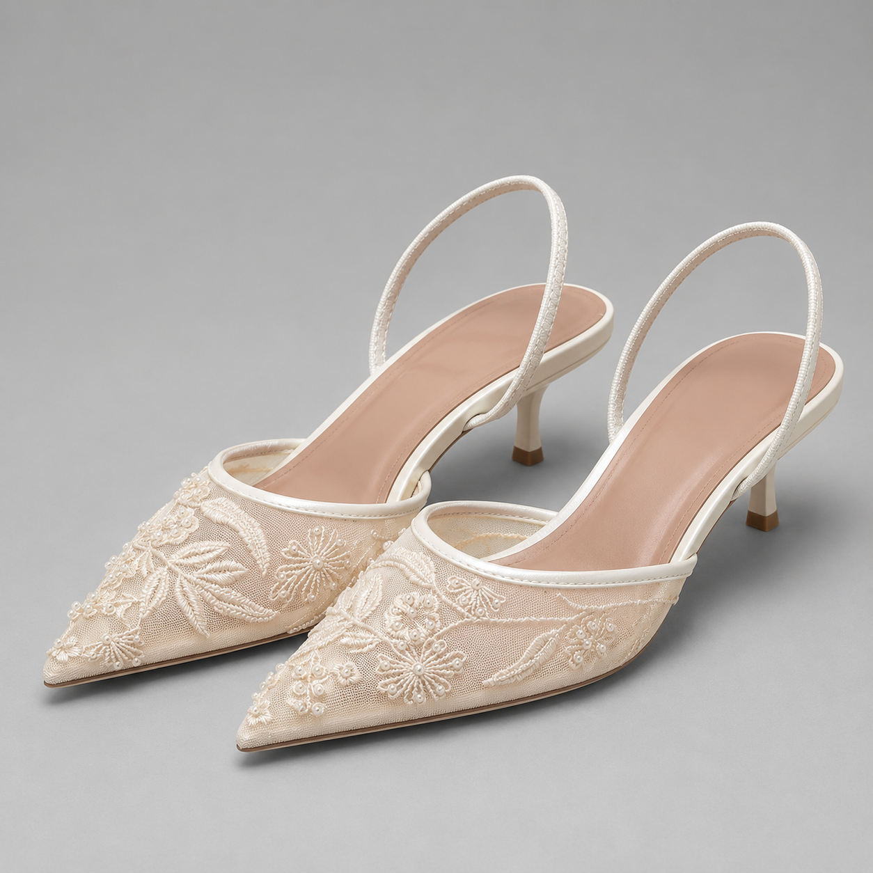Norielle krajkové slingback lodičky kitten podpatek bílé
