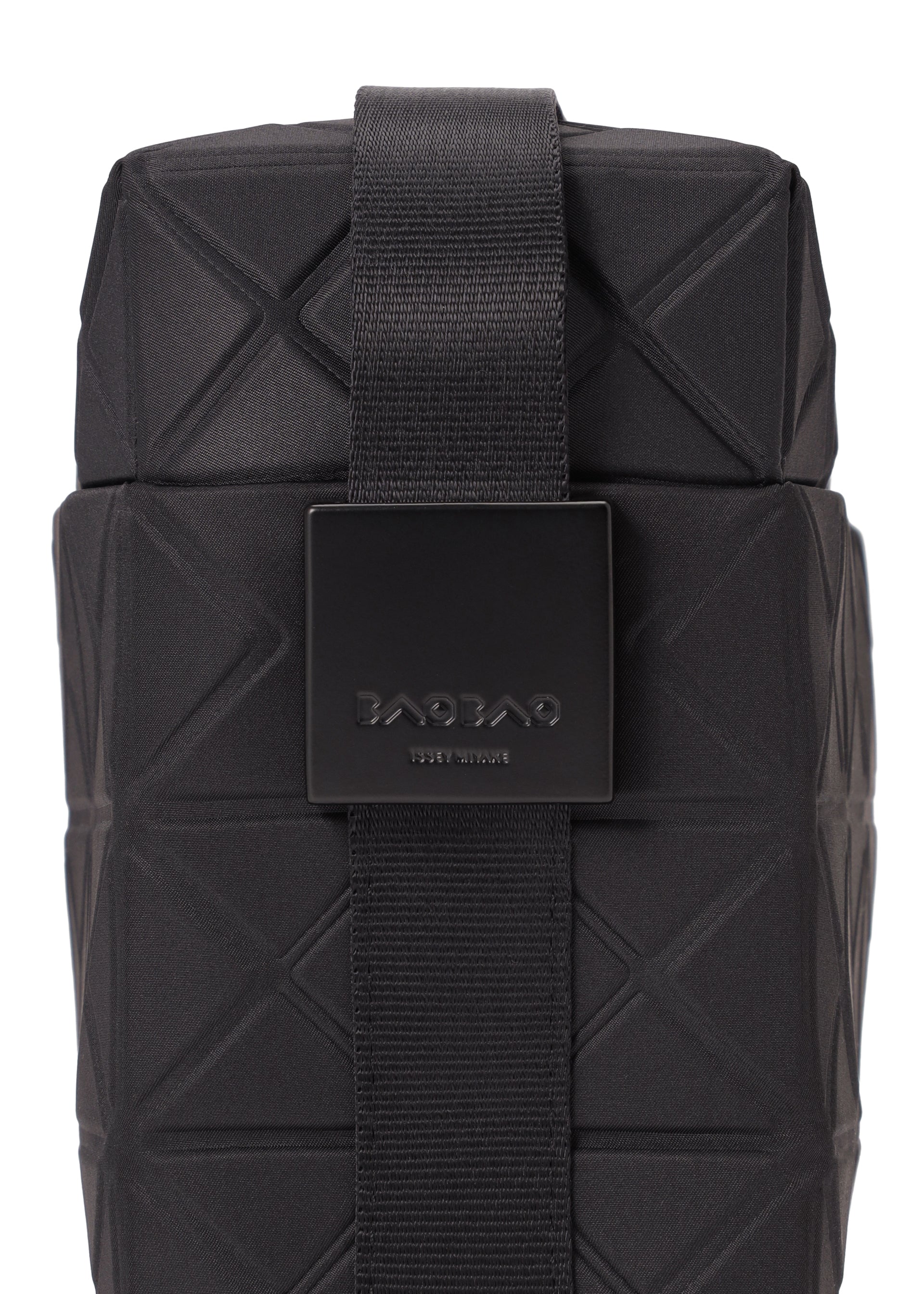 Issey Miyake Track kabelka crossbody lesklá