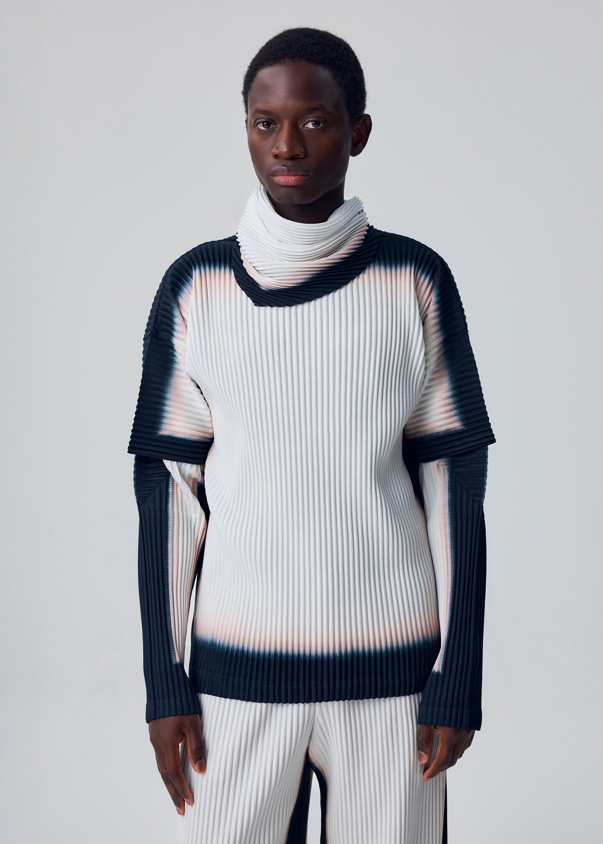 Homme Plissé Issey Miyake Framework Chusen štola bílá