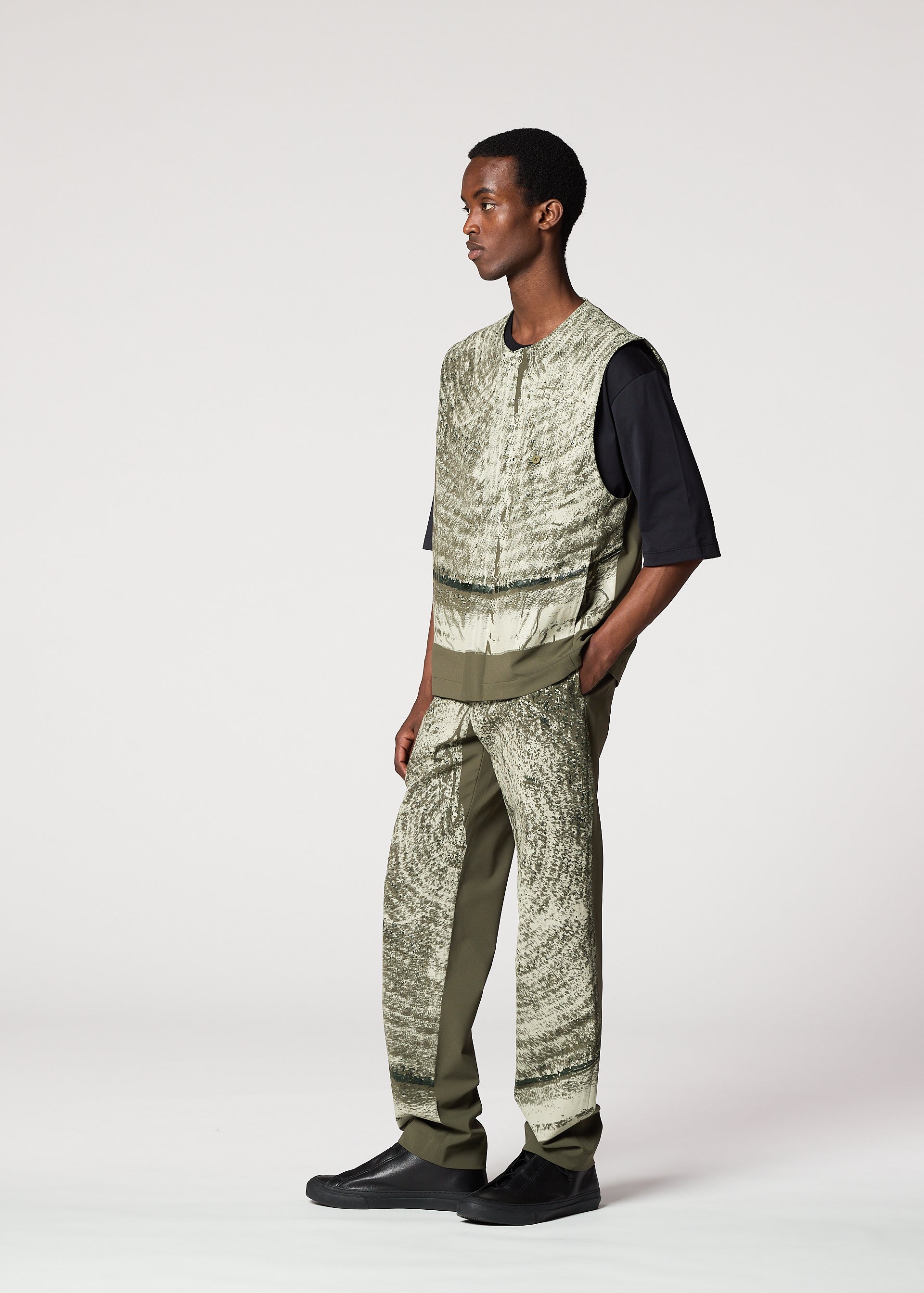 Issey Miyake Kaiyu kalhoty khaki vzor keramika