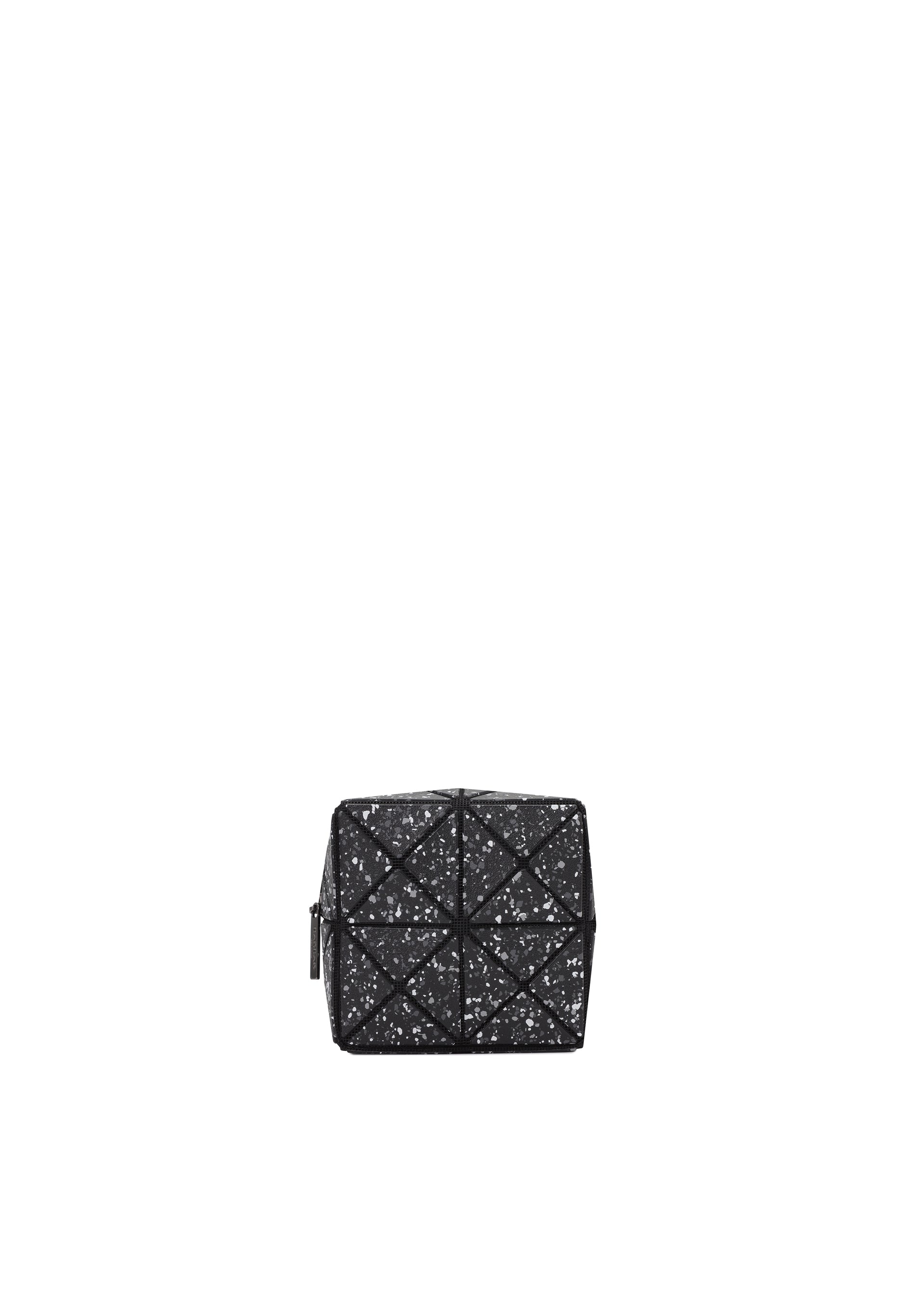 Issey Miyake City pouzdro šedá reliéfní stěna