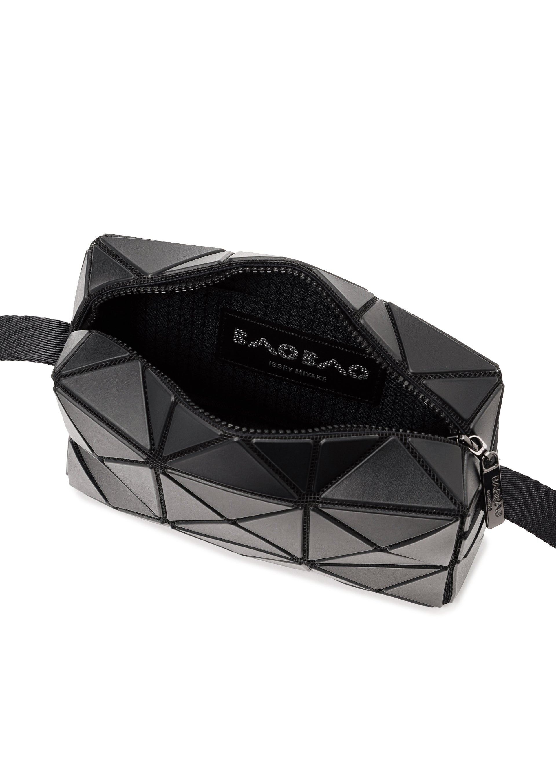Issey Miyake Cuboid crossbody kabelka smetanová