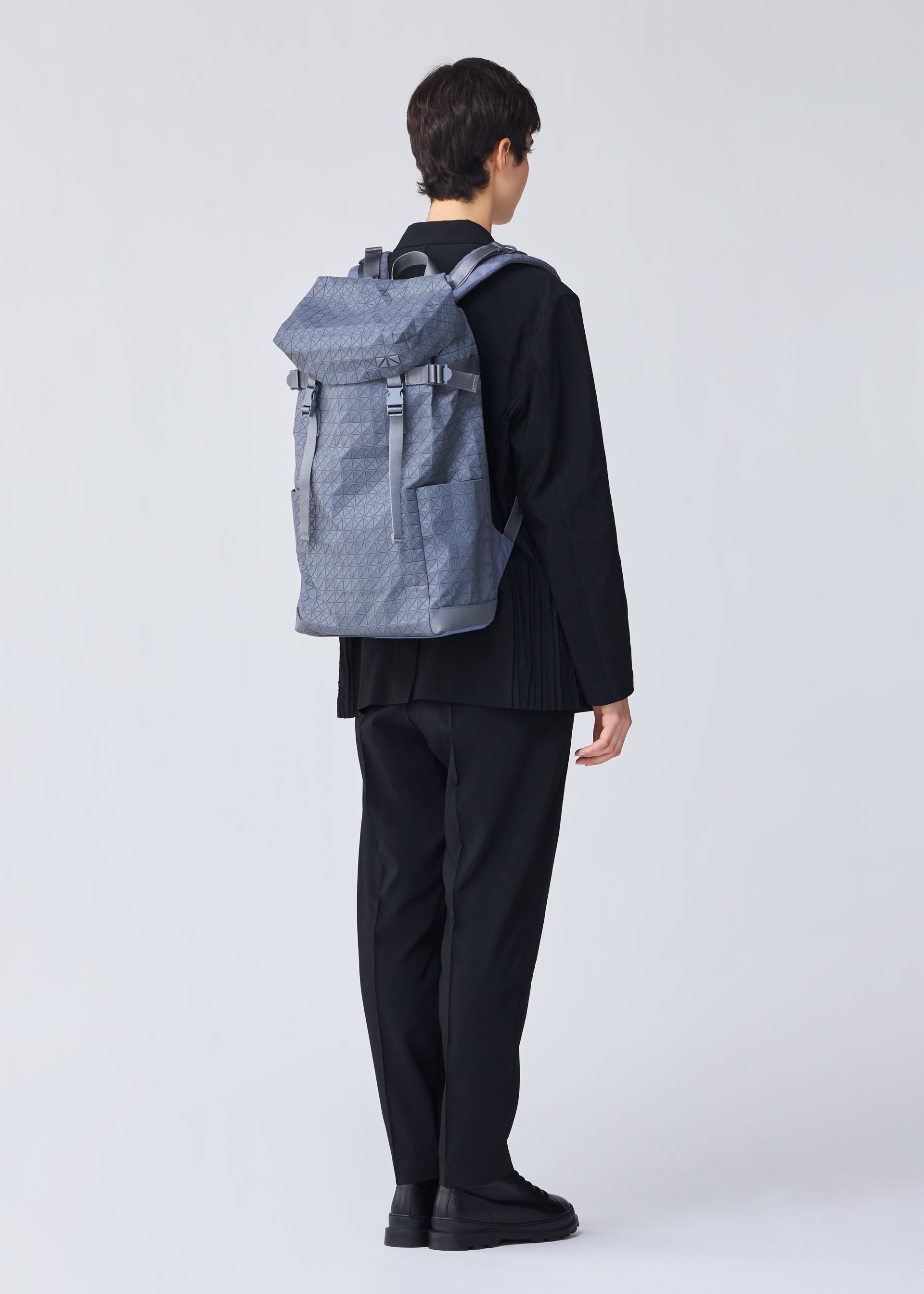 Issey Miyake Hiker One-Tone batoh šedý notebook kožený