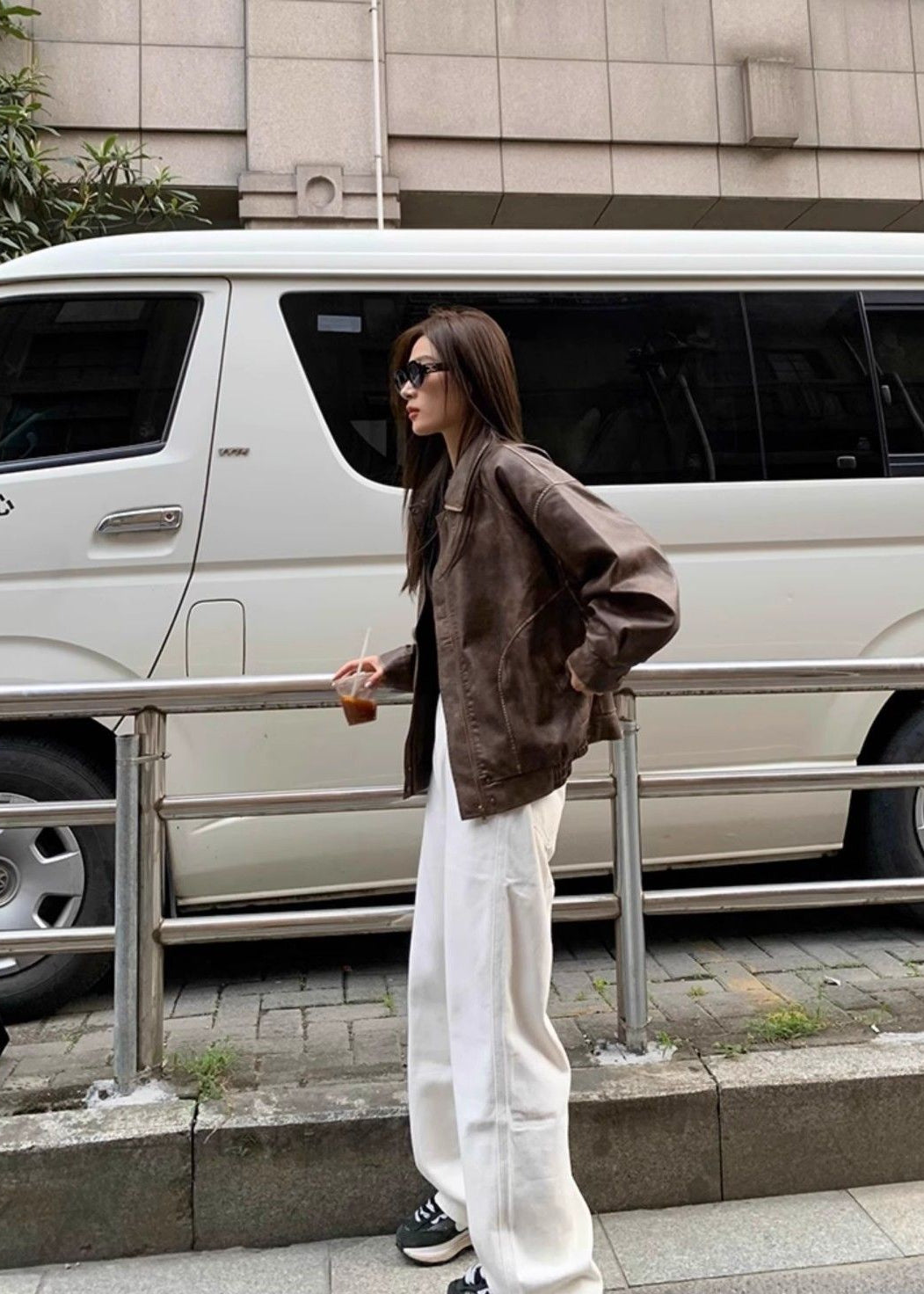 Norielle Nova oversize bunda z eko kůže hnědá