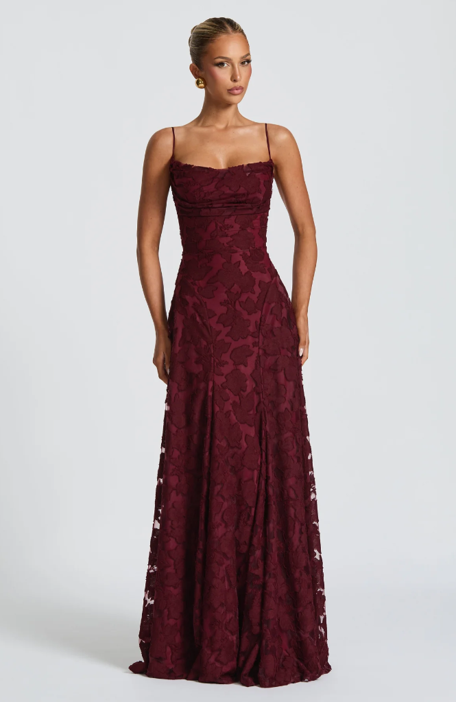Norielle Bustier krajkové maxi šaty bez ramínek vínové