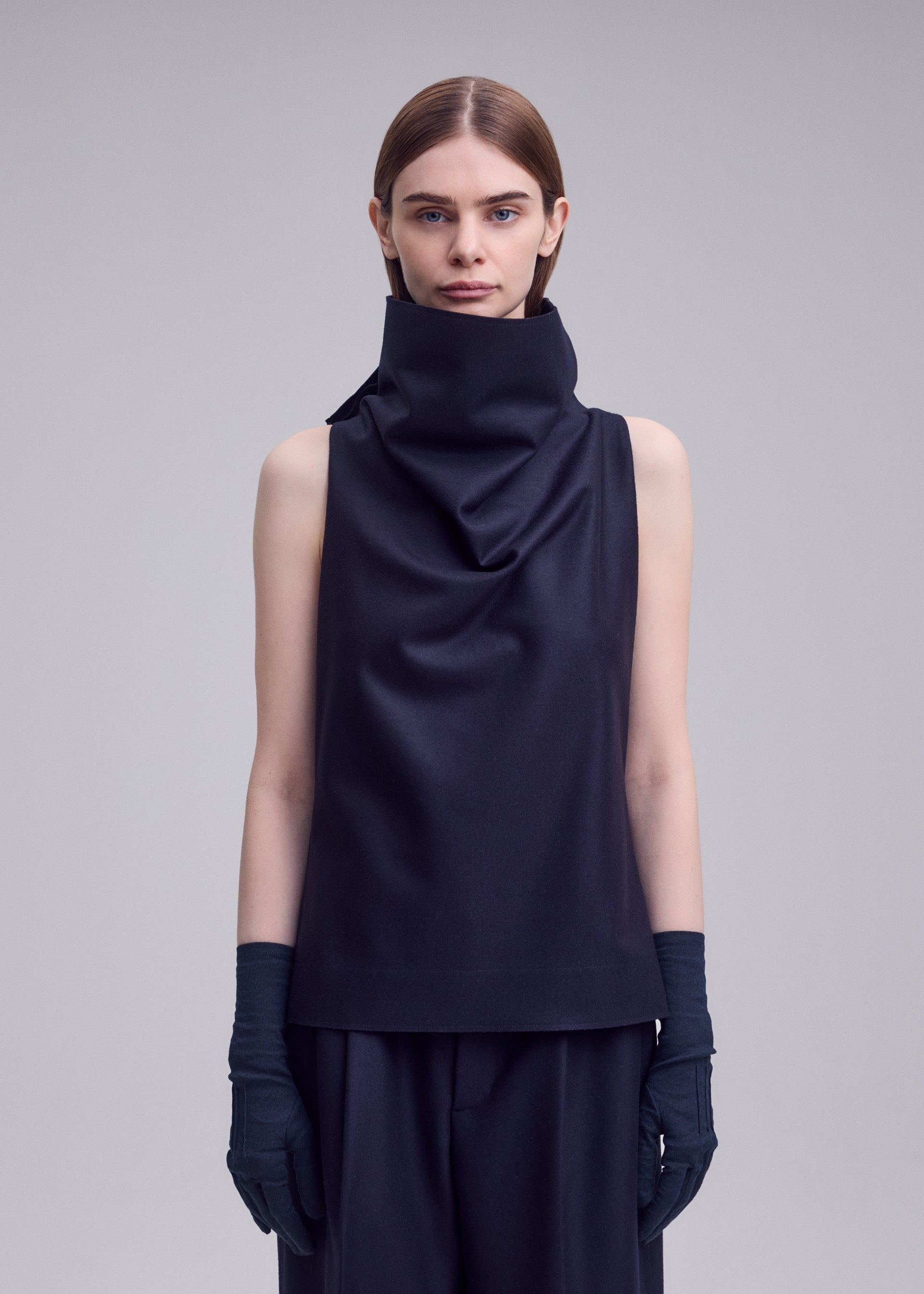 Issey Miyake Shell top bílý bez rukávů jersey