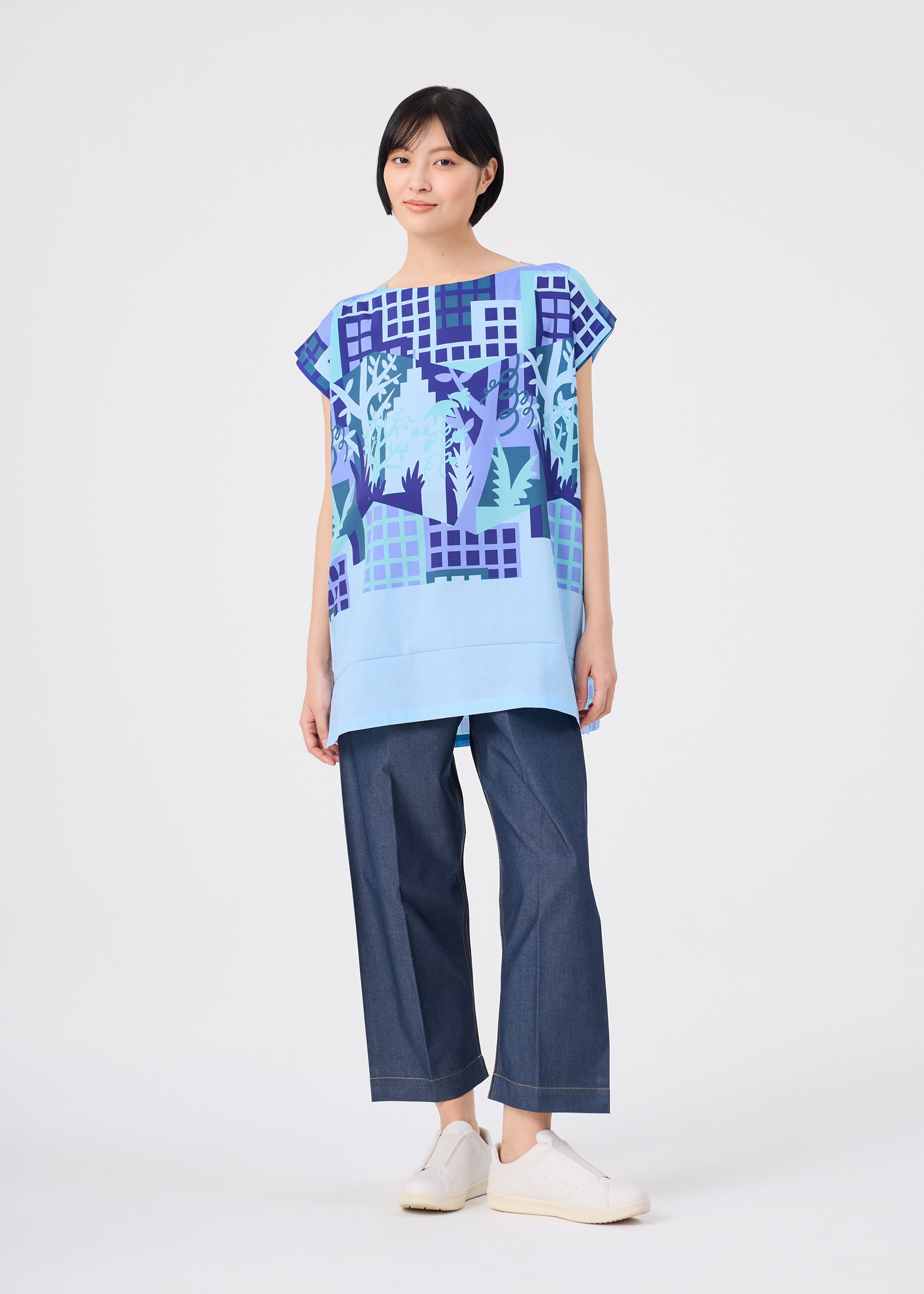 Issey Miyake Me Building Print top šedá s potiskem lehký
