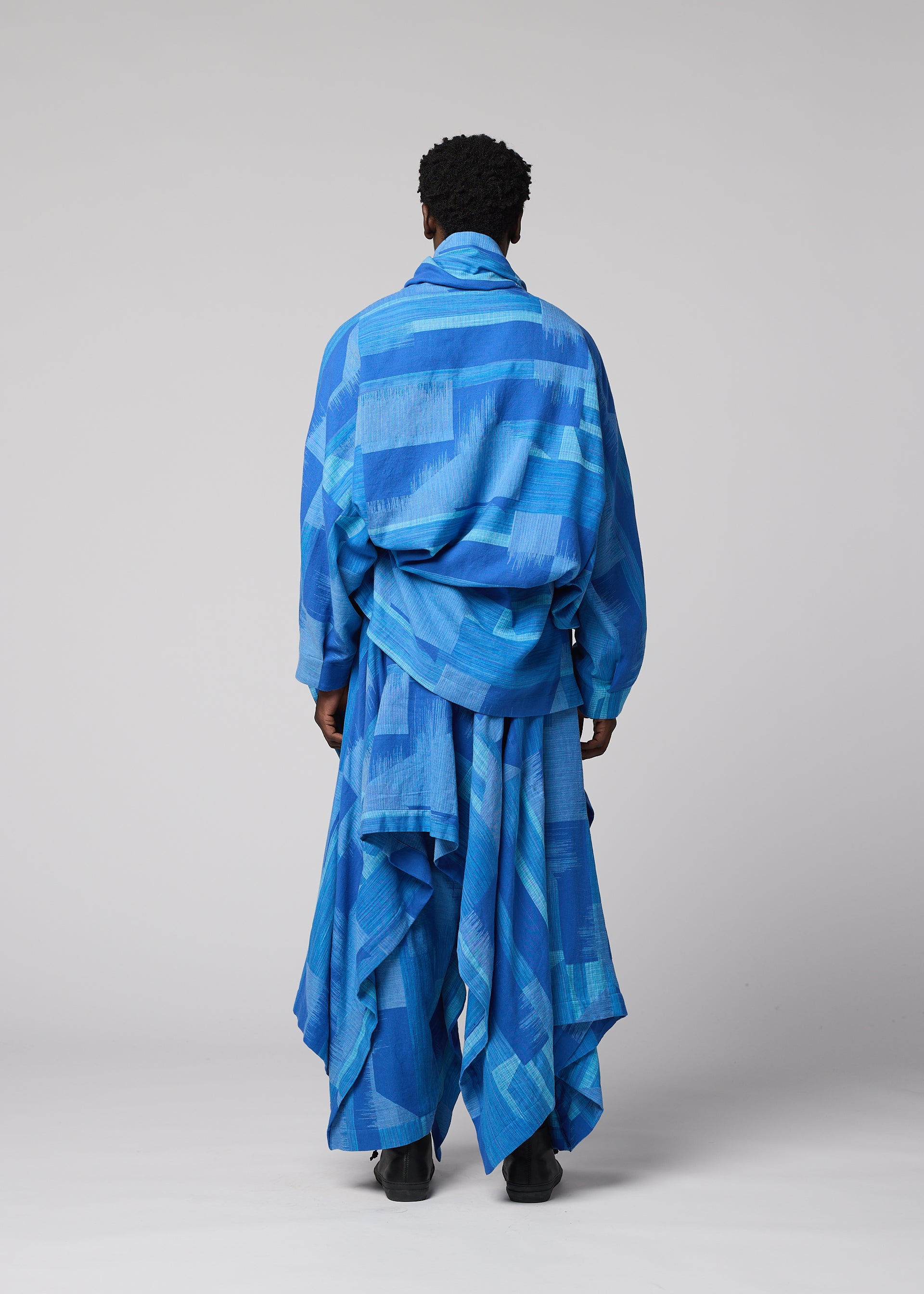Issey Miyake Kasuri bunda Black vel. 2 splývavá