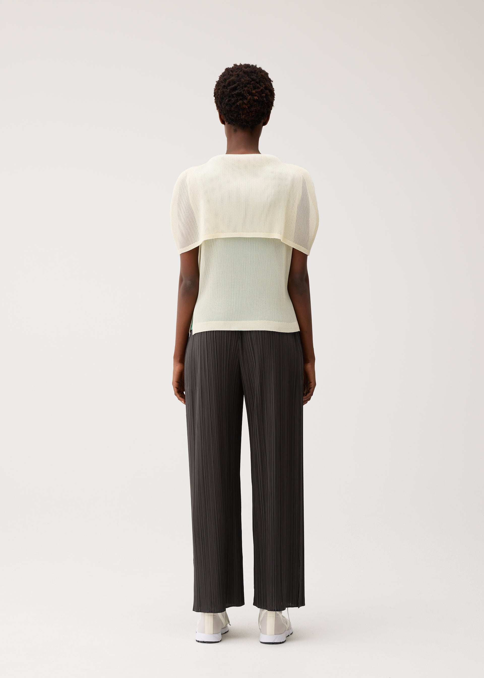 Issey Miyake Tatami August top s lodičkovým výstřihem modrý