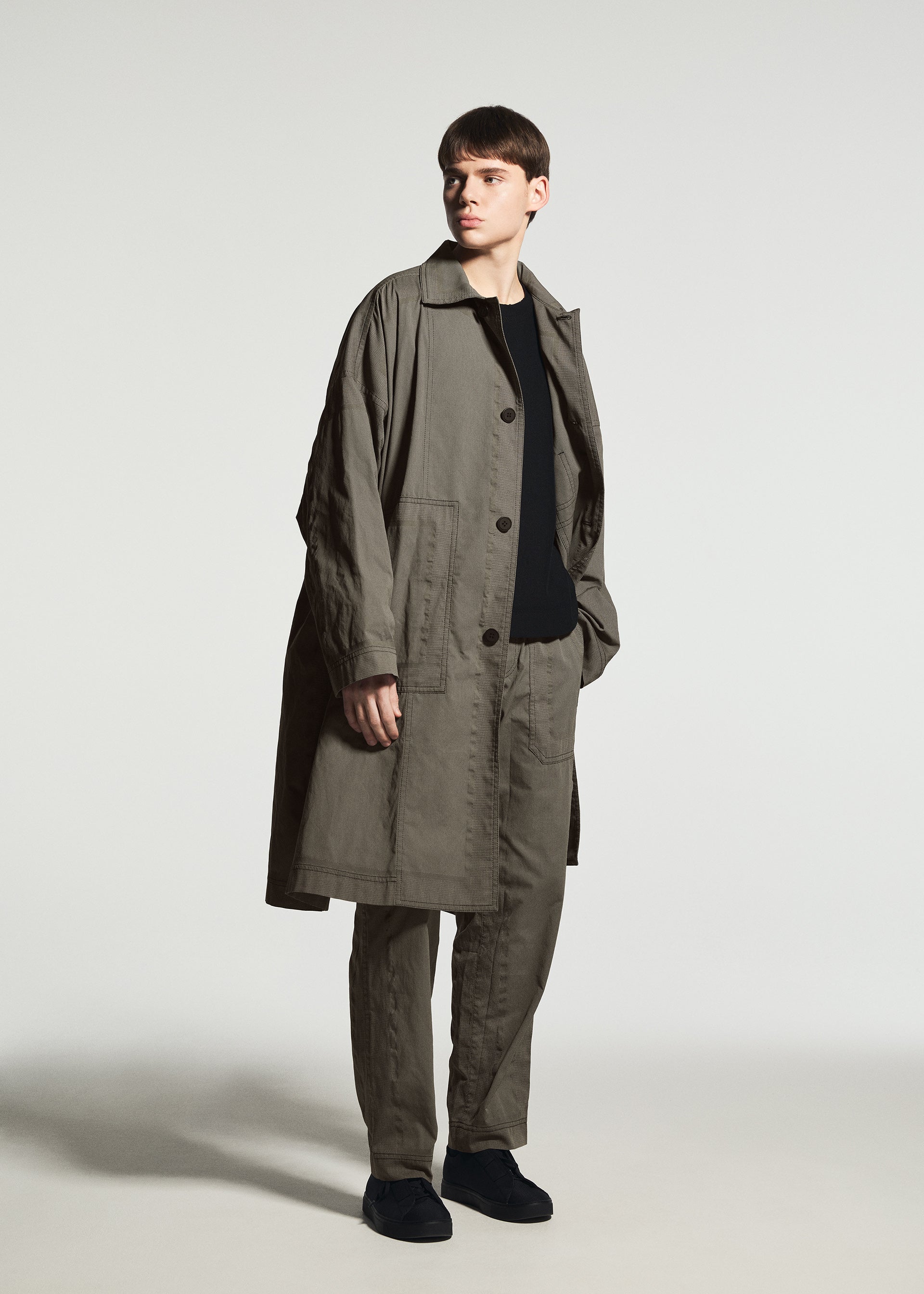 Issey Miyake Type-U 001-1 kabát tmavě šedá