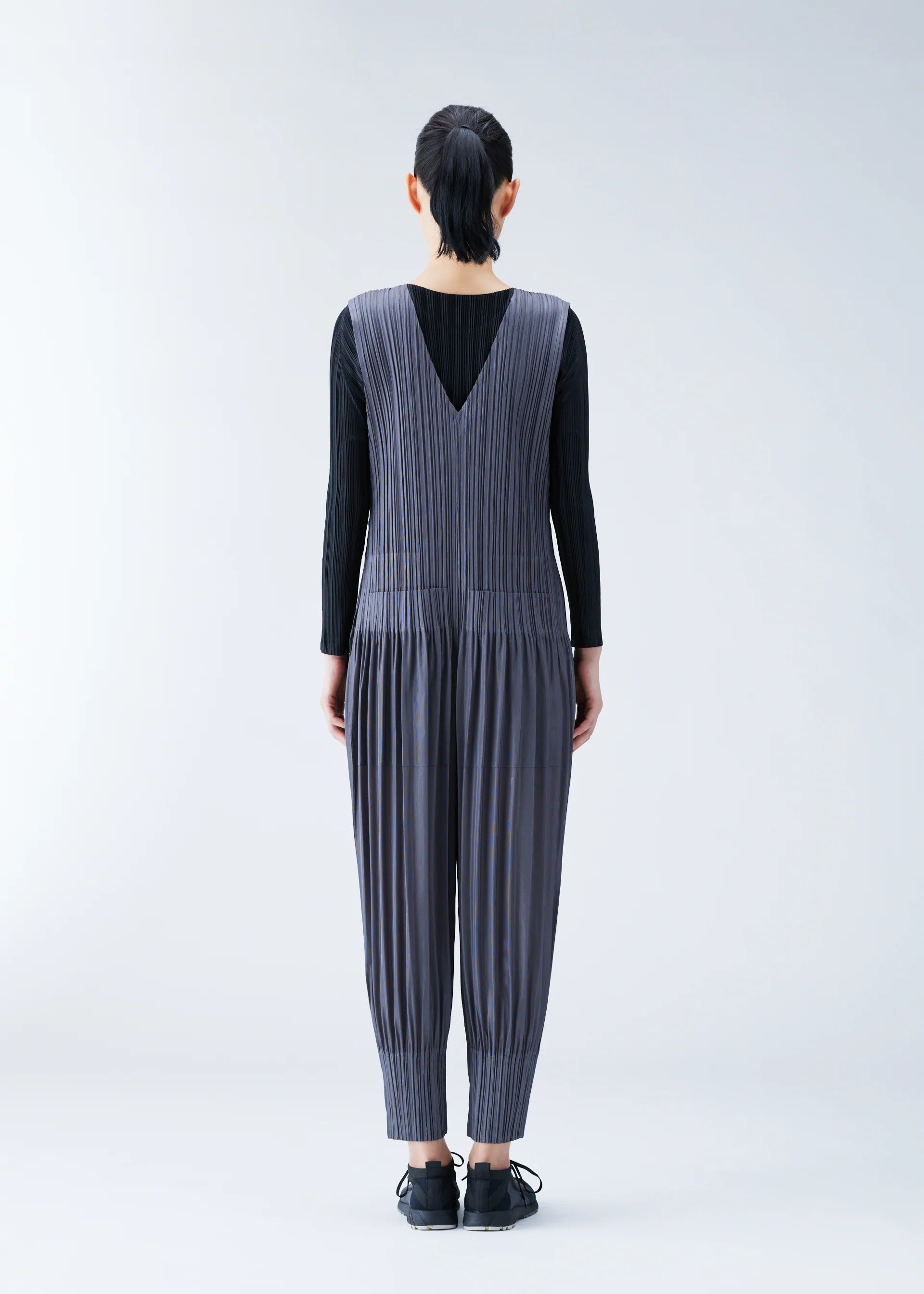 Issey Miyake Rib Pleats Basics top světle šedý dlouhý rukáv