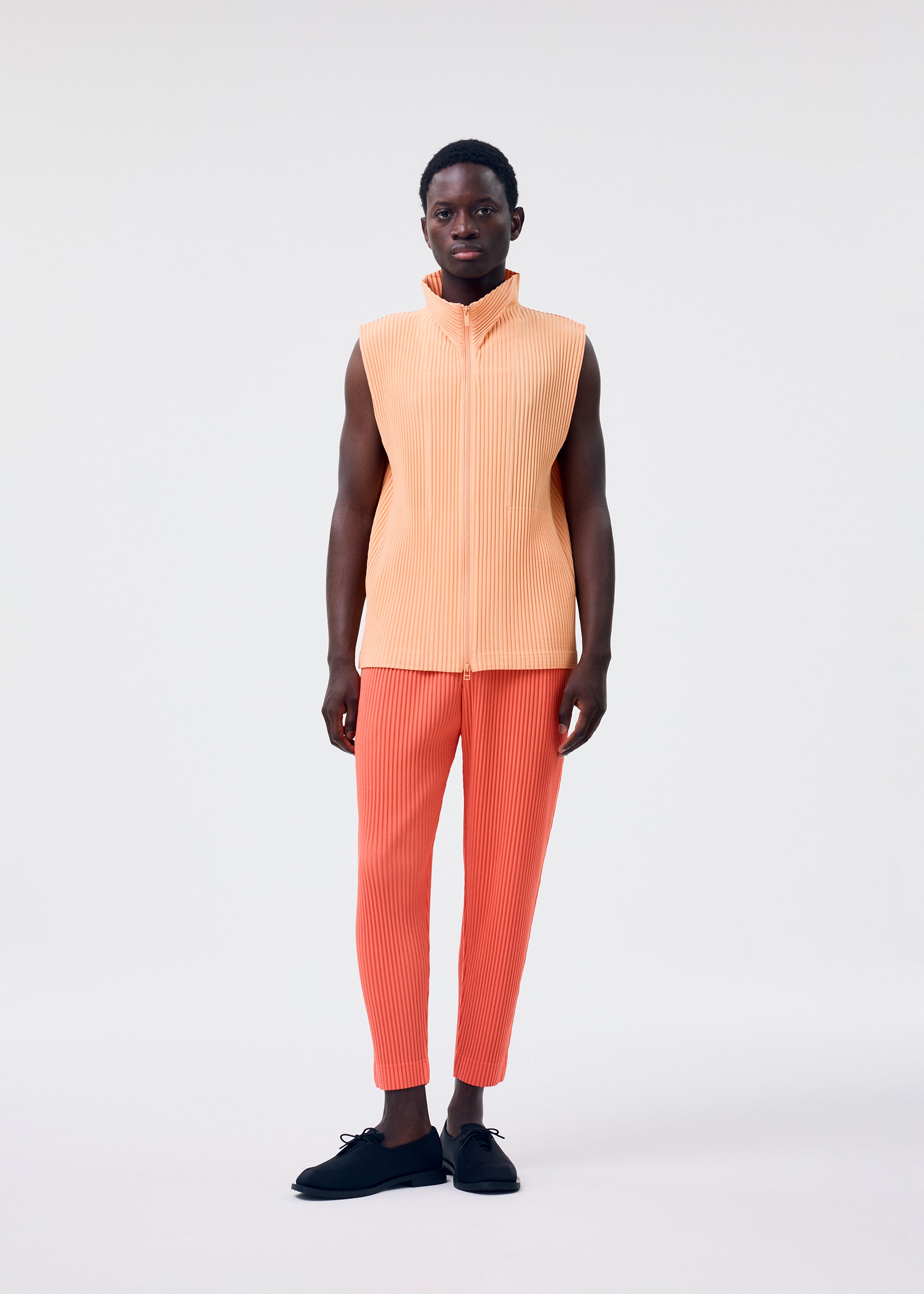 Issey Miyake Monthly Colors April vesta černá