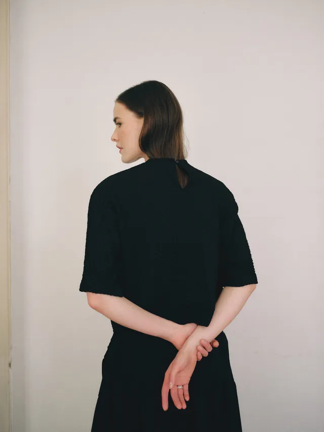 Aurelia & Zwei Frauen Strukturalny Black top černý poslední kusy