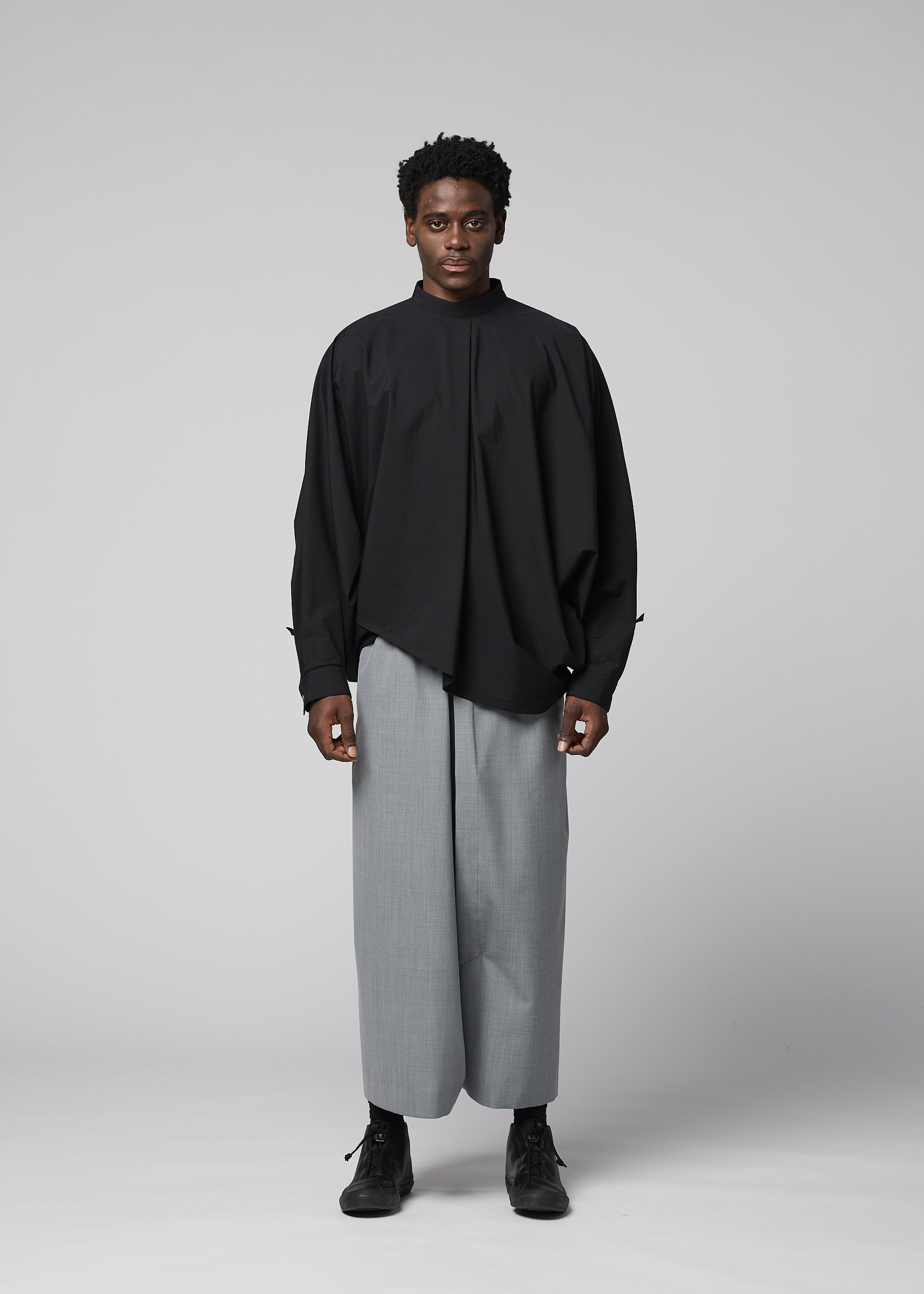 Issey Miyake Suave pánské kalhoty black volné