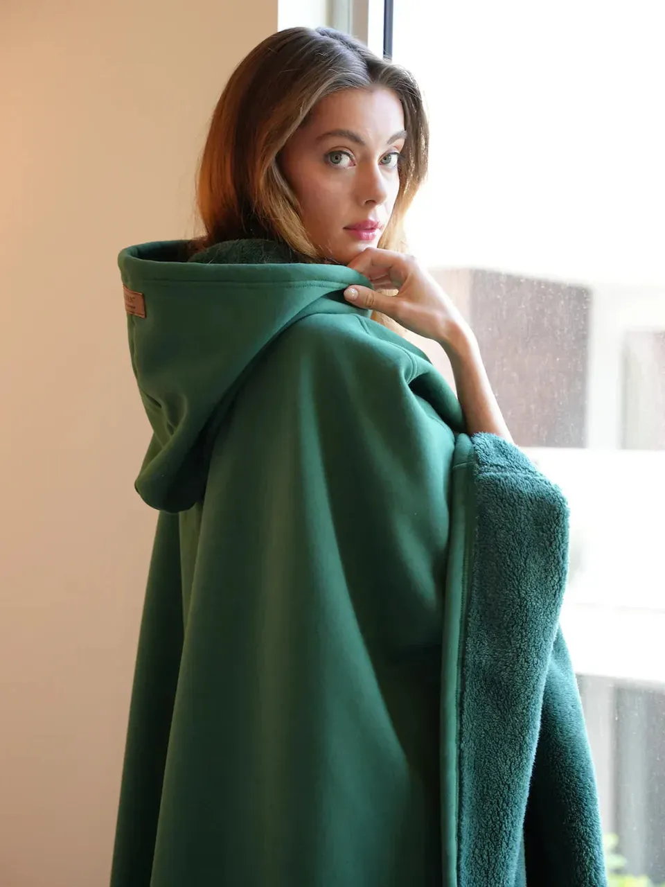 Norielle oversize pončo deka s kapucí černé