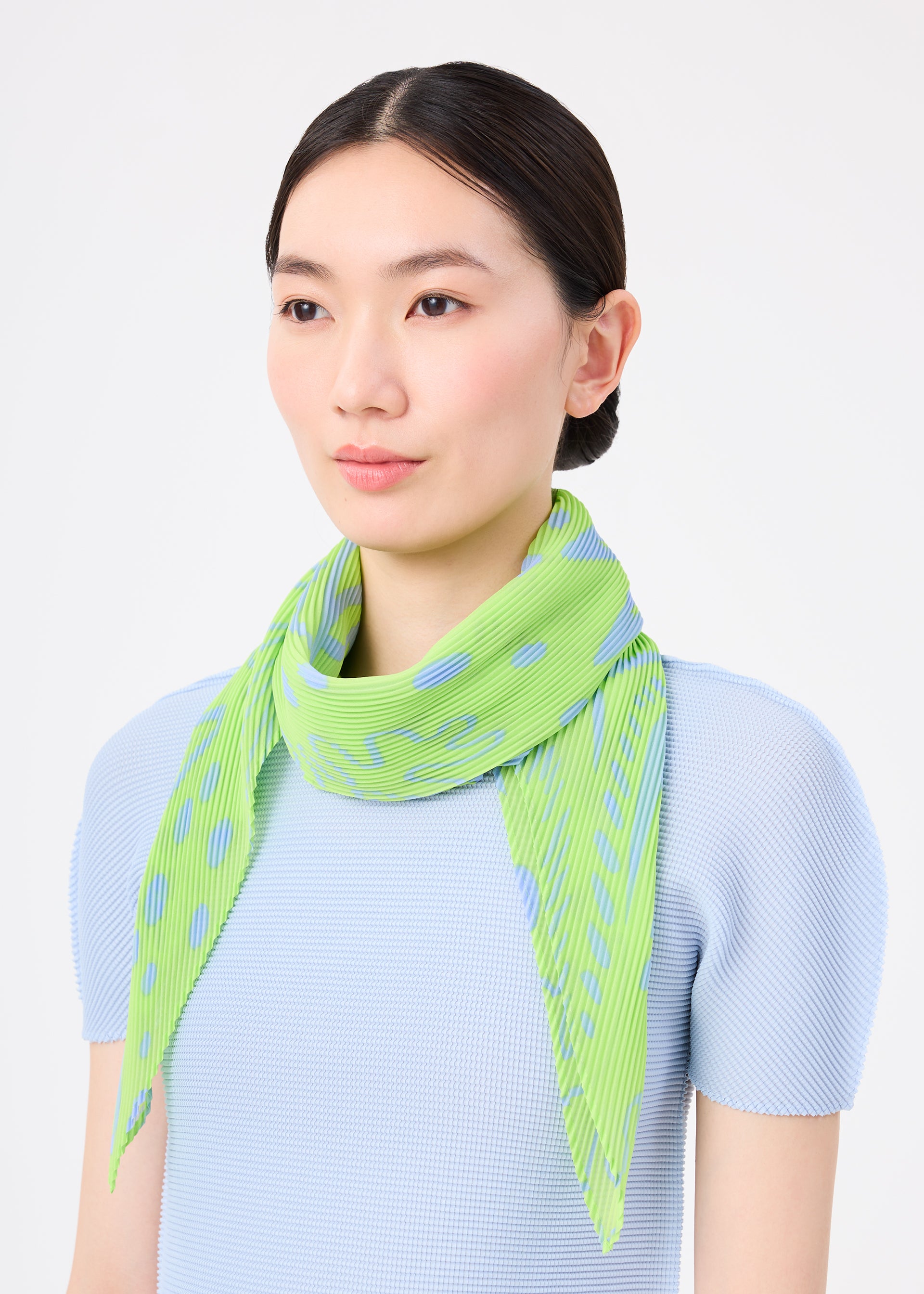 me Issey Miyake Starfish Pleats štóla černá plisé