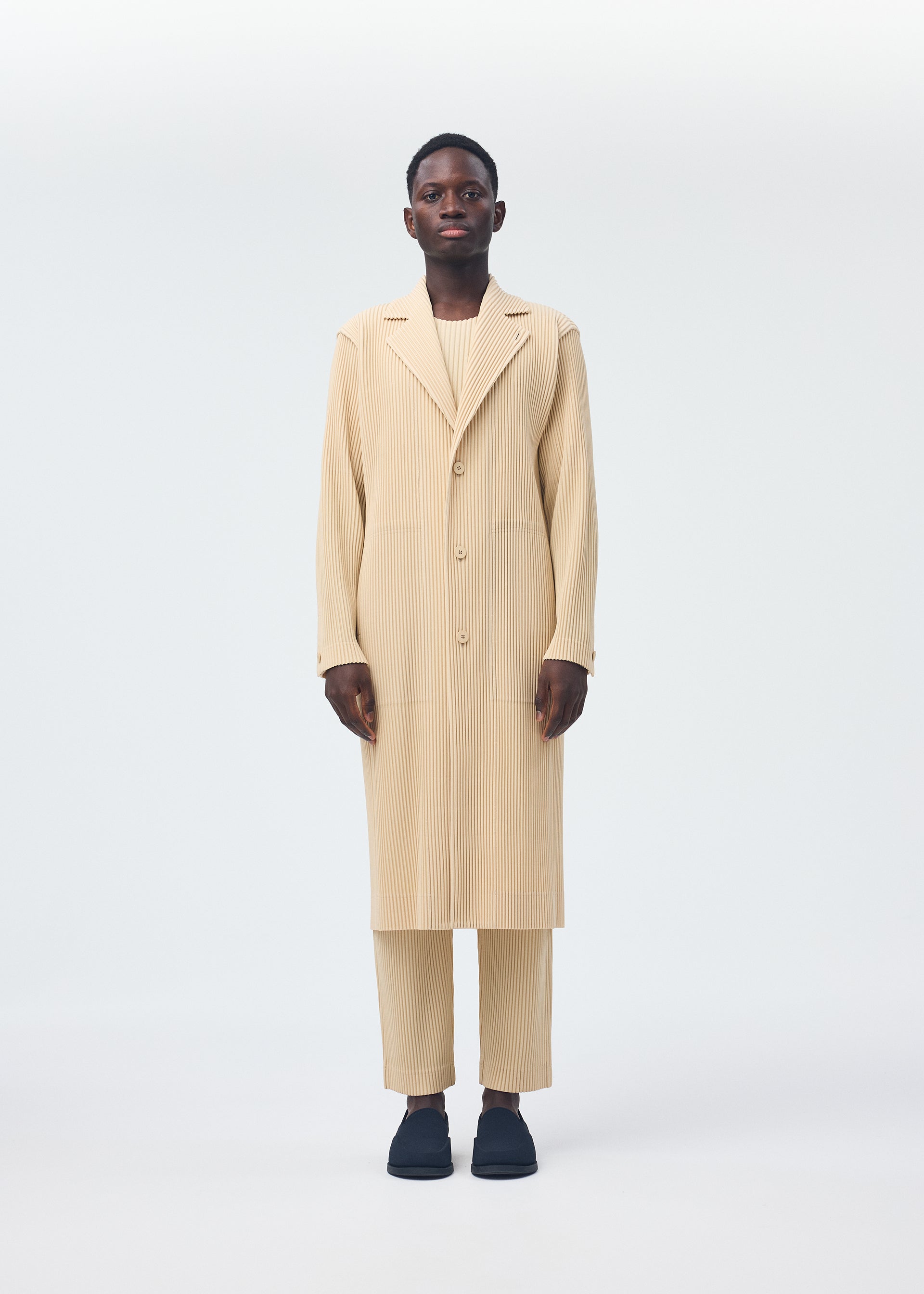 Issey Miyake Tailored Pleats 2 sako černé dlouhé