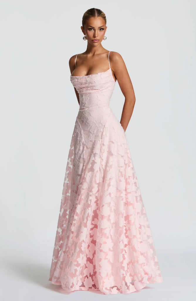 Norielle Bustier krajkové maxi šaty bez ramínek vínové