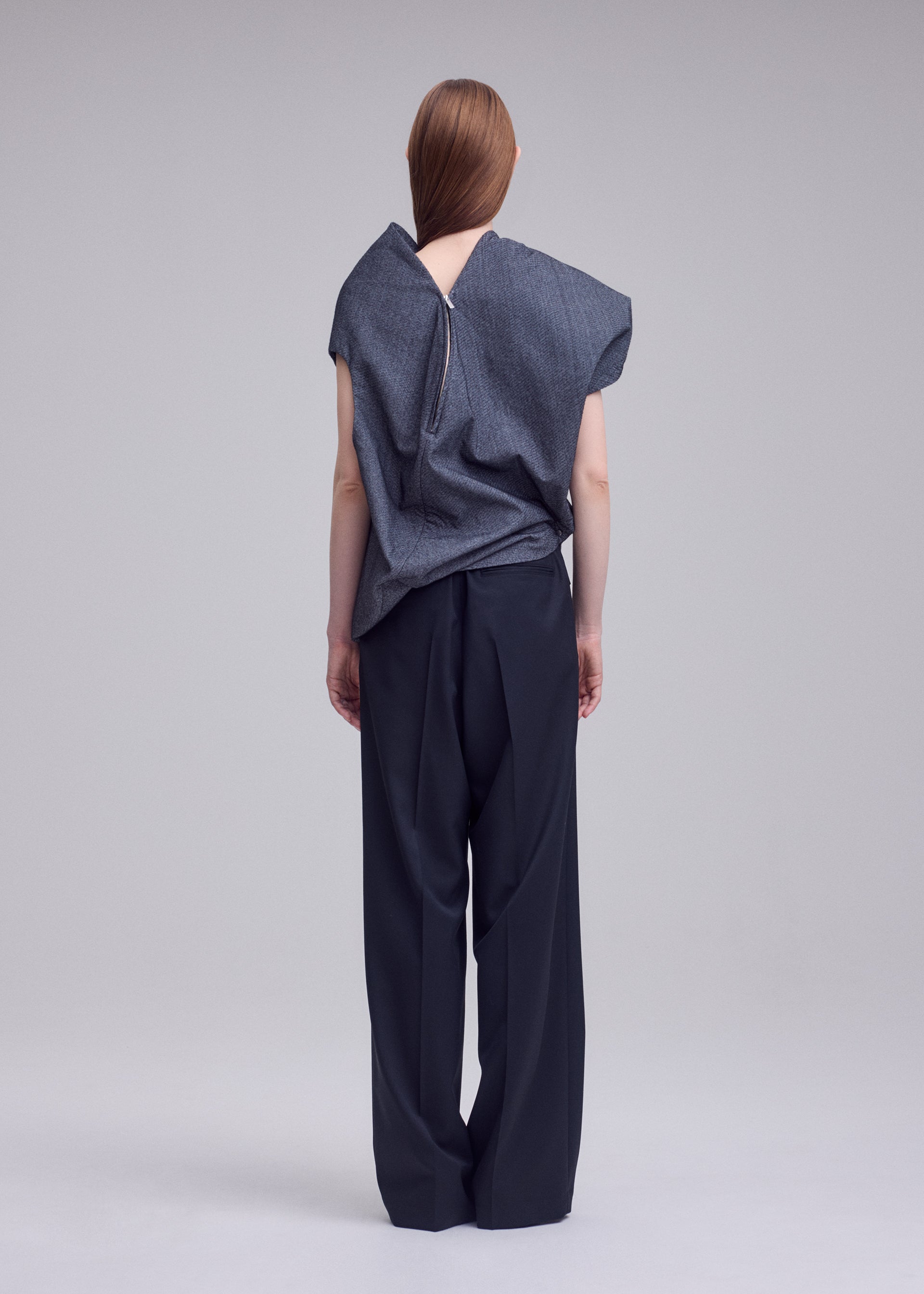 Issey Miyake Reflection top světle šedý reflexní vel. 2