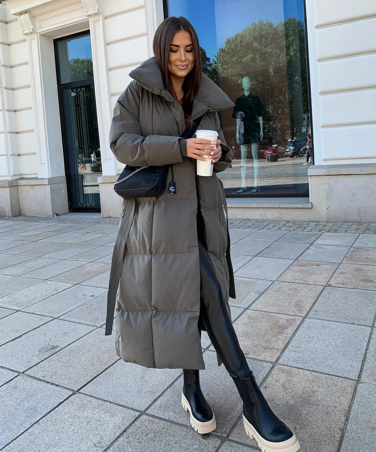 Norielle Éliane dlouhá zimní bunda černá s páskem
