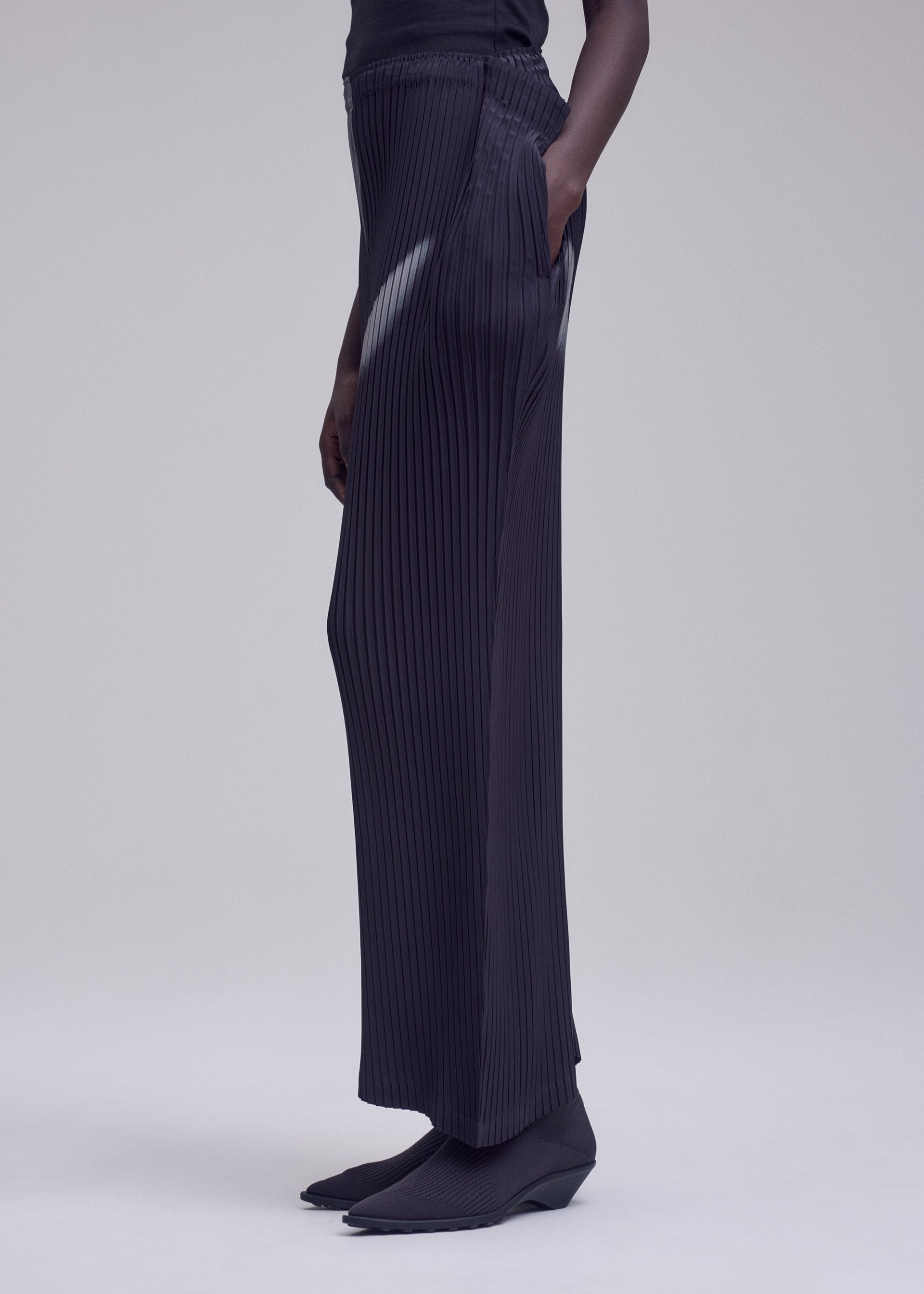 Issey Miyake Hands of Lover Pleats kalhoty Black-Hued