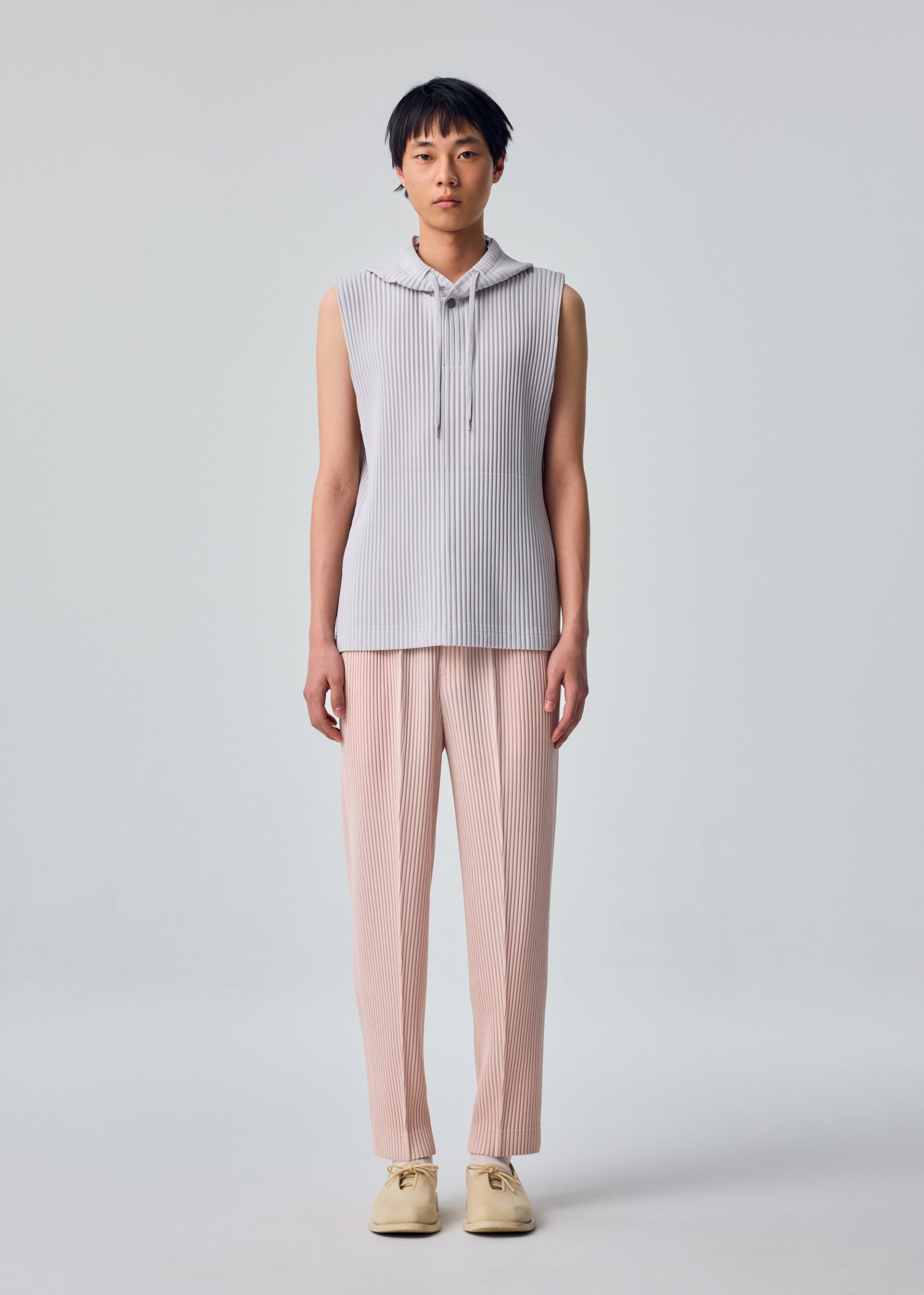 Issey Miyake Monthly Colors September pánská vesta šedá