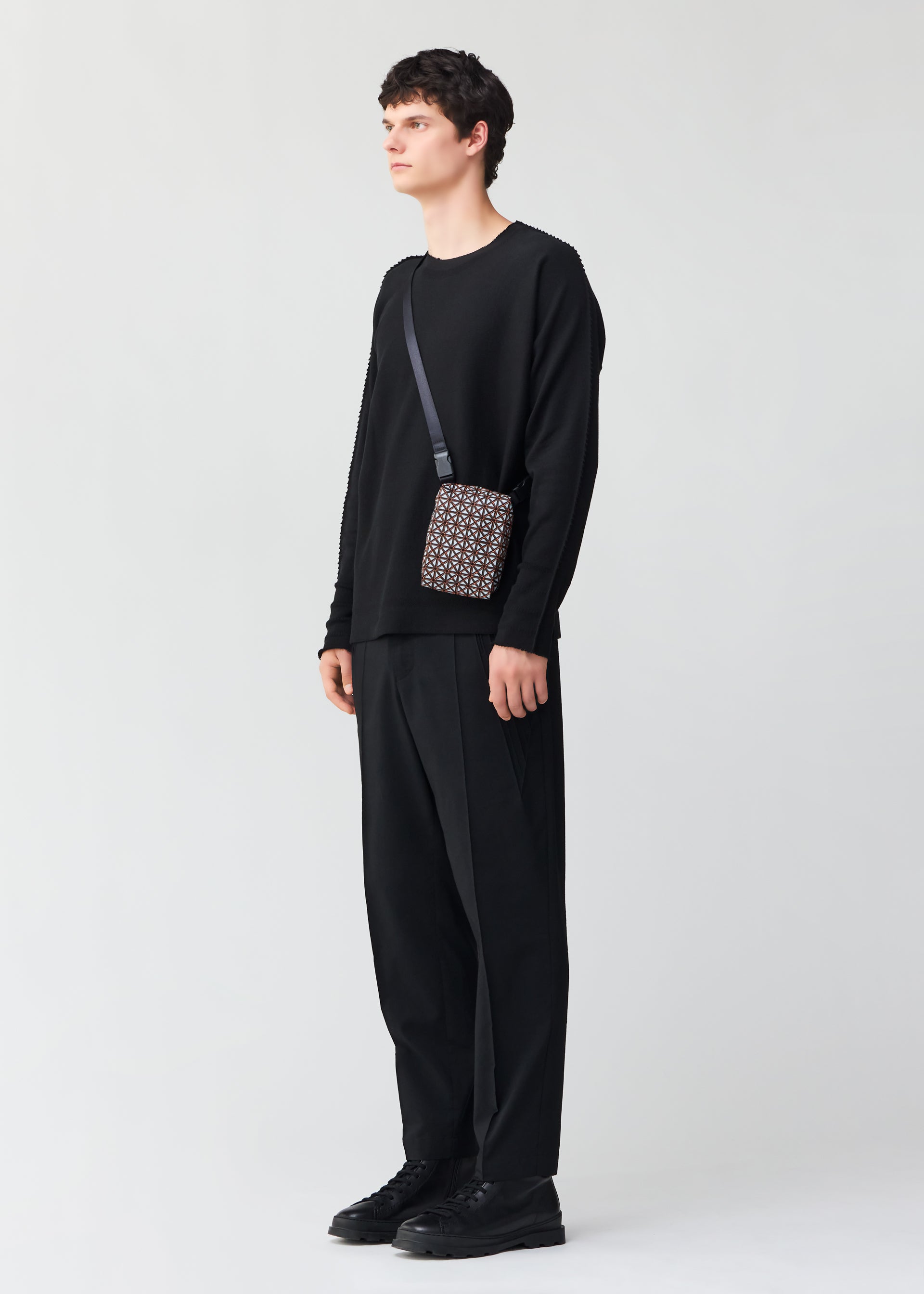 Bao Bao Issey Miyake Beetle Rough kabelka šedá