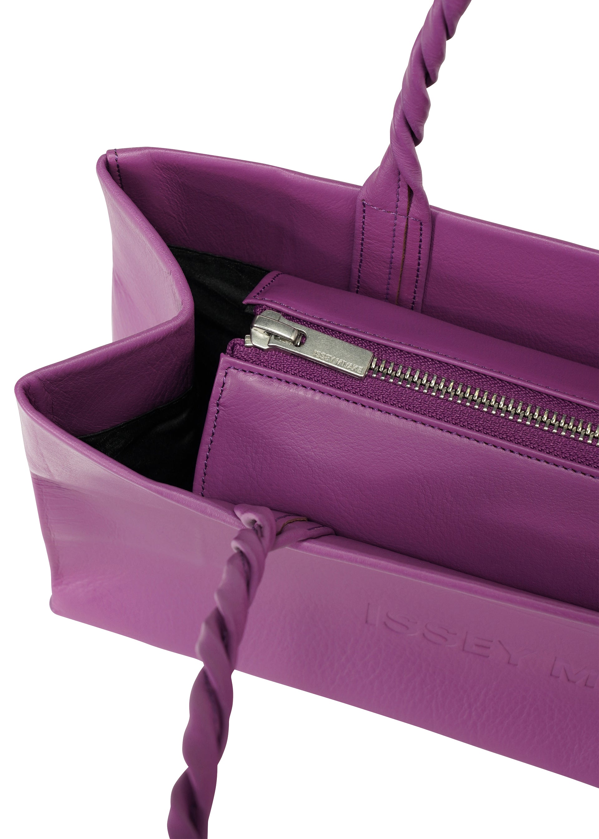Issey Miyake Paper Bag kožená kabelka černá