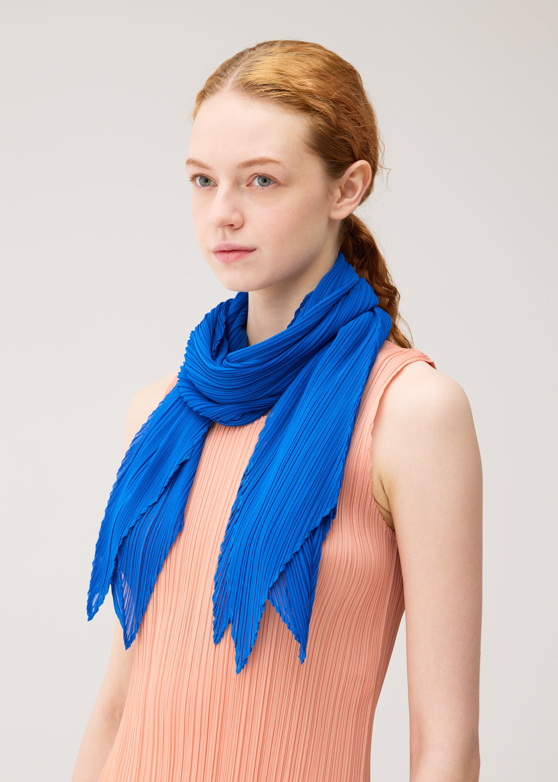 Issey Miyake Monthly Scarf July šátek světle žlutá skládaný